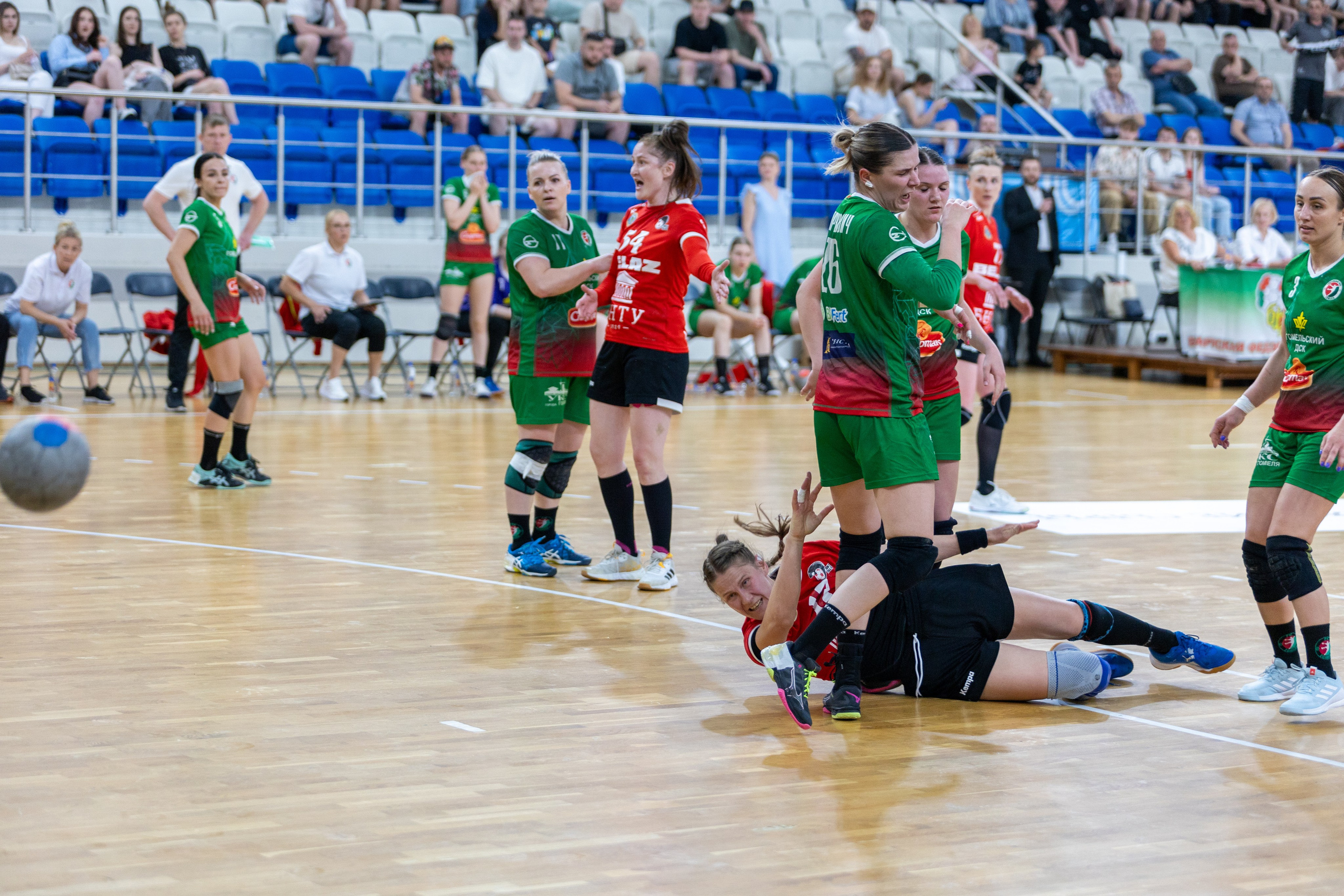 Гандбол. Финал. БНТУ — Гомель. 25.05.2024. Профессиональный интерьерный и репортажный фотограф Минск и РБ. Максим Орлов