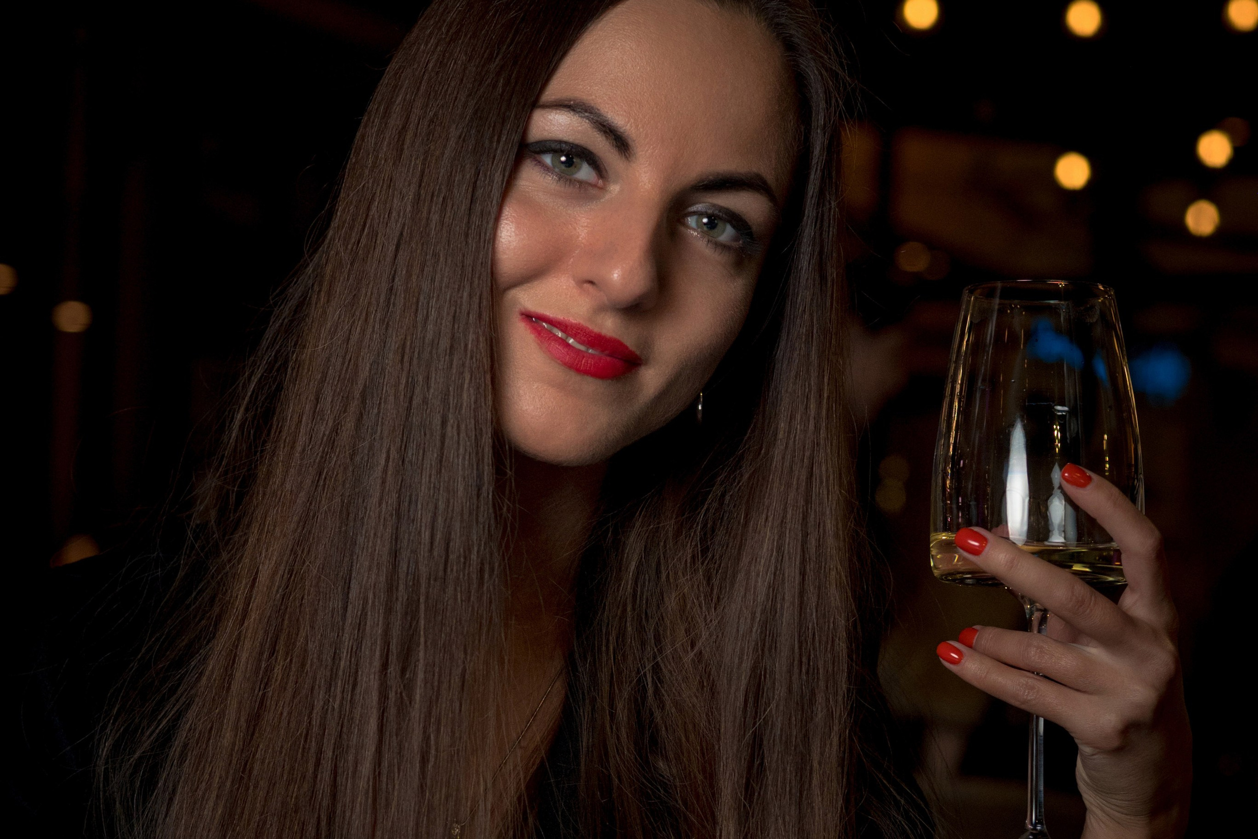 Оля и Юля в кафе «Березка». Профессиональный интерьерный и репортажный фотограф Минск и РБ. Максим Орлов