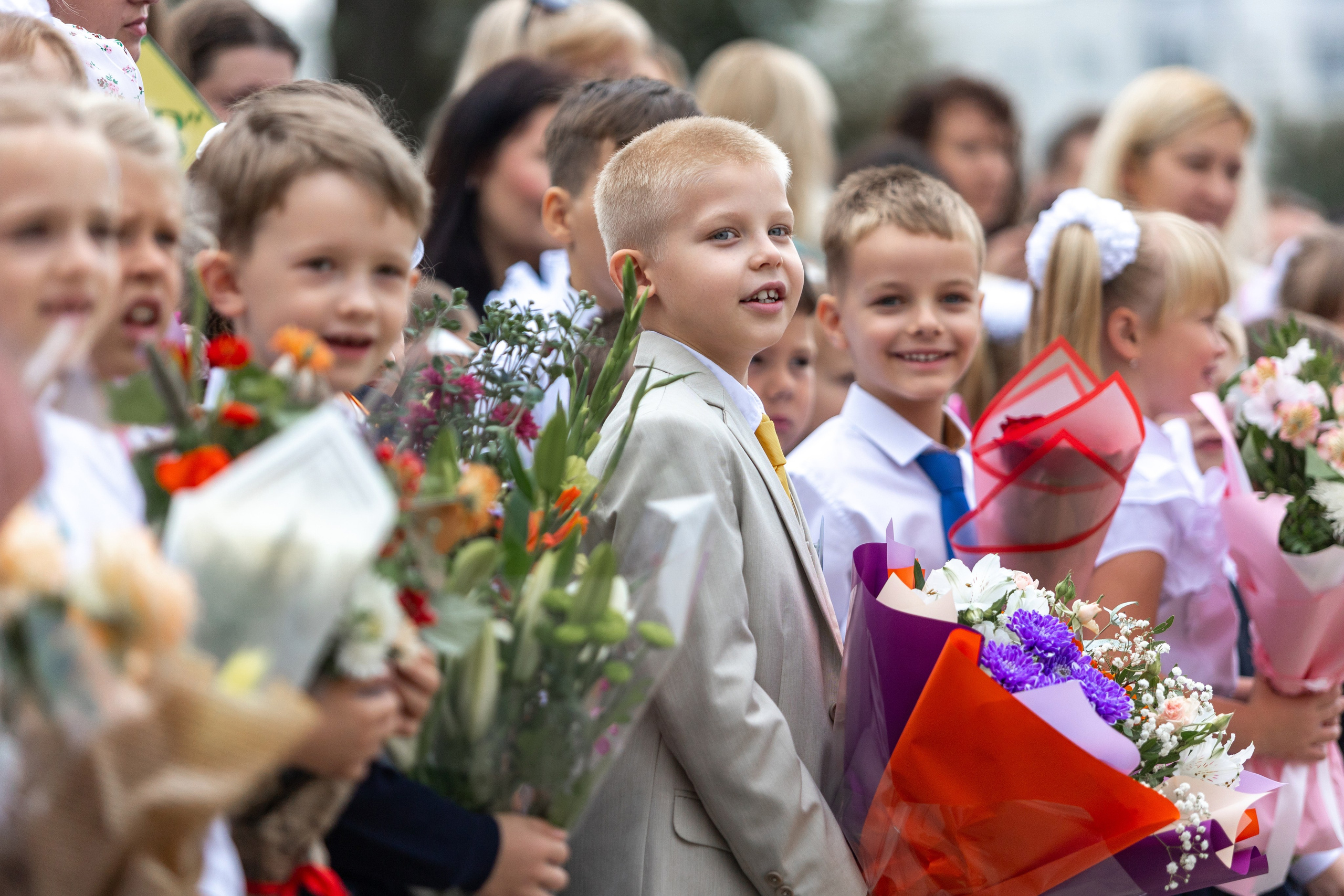 Линейка 1-го сентября. Профессиональный интерьерный и репортажный фотограф Минск и РБ. Максим Орлов