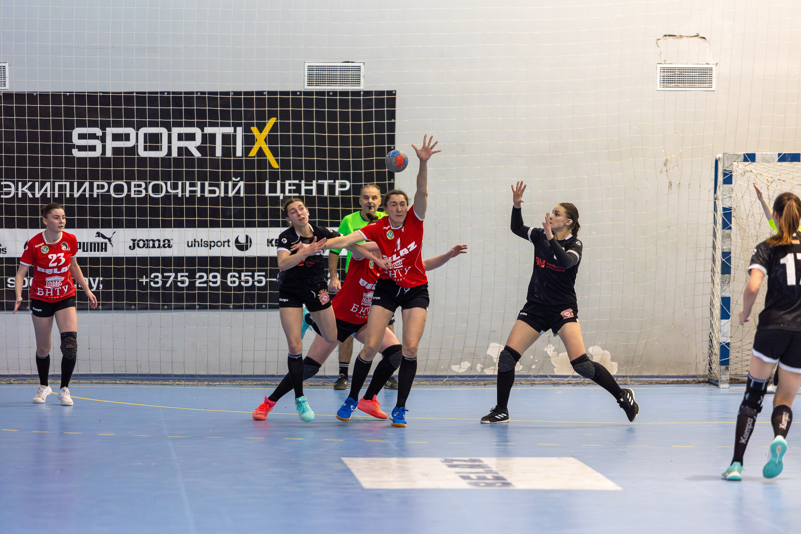 Гандбол. Лучшие кадры. БНТУ — Гродничанка. 13.12.2023. Профессиональный интерьерный и репортажный фотограф Минск и РБ. Максим Орлов