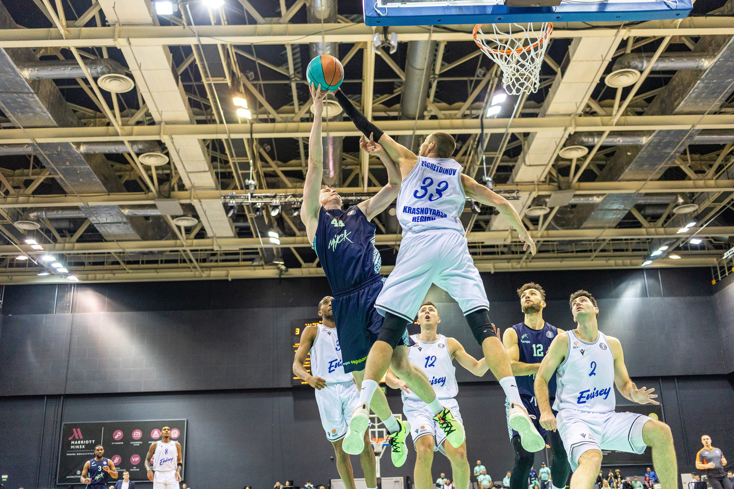 Баскетбол. Лучшие кадры. Минск — Енисей. 11.12.2023. Профессиональный интерьерный и репортажный фотограф Минск и РБ. Максим Орлов