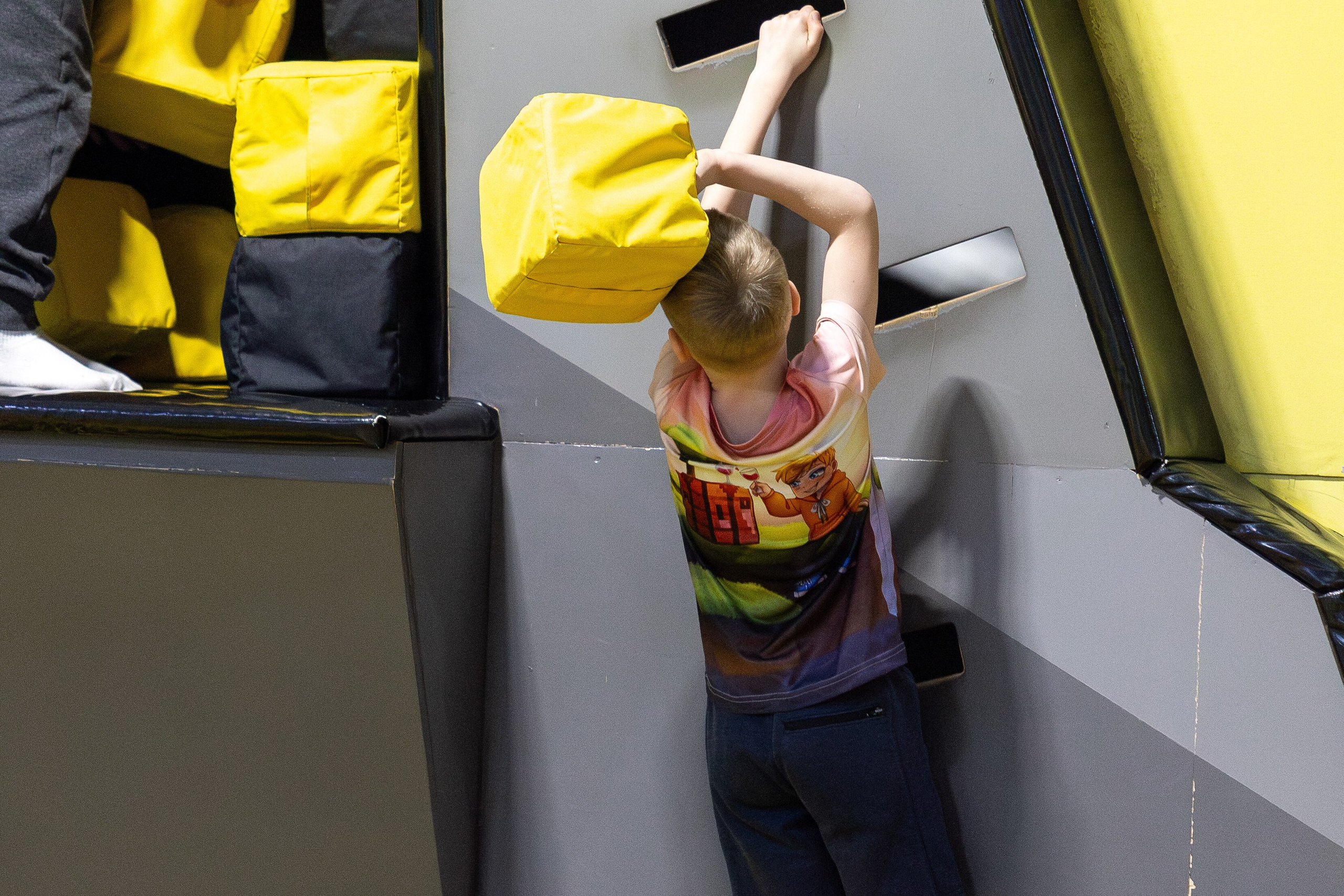 ДР Влада (батутная арена). Профессиональный интерьерный и репортажный фотограф Минск и РБ. Максим Орлов