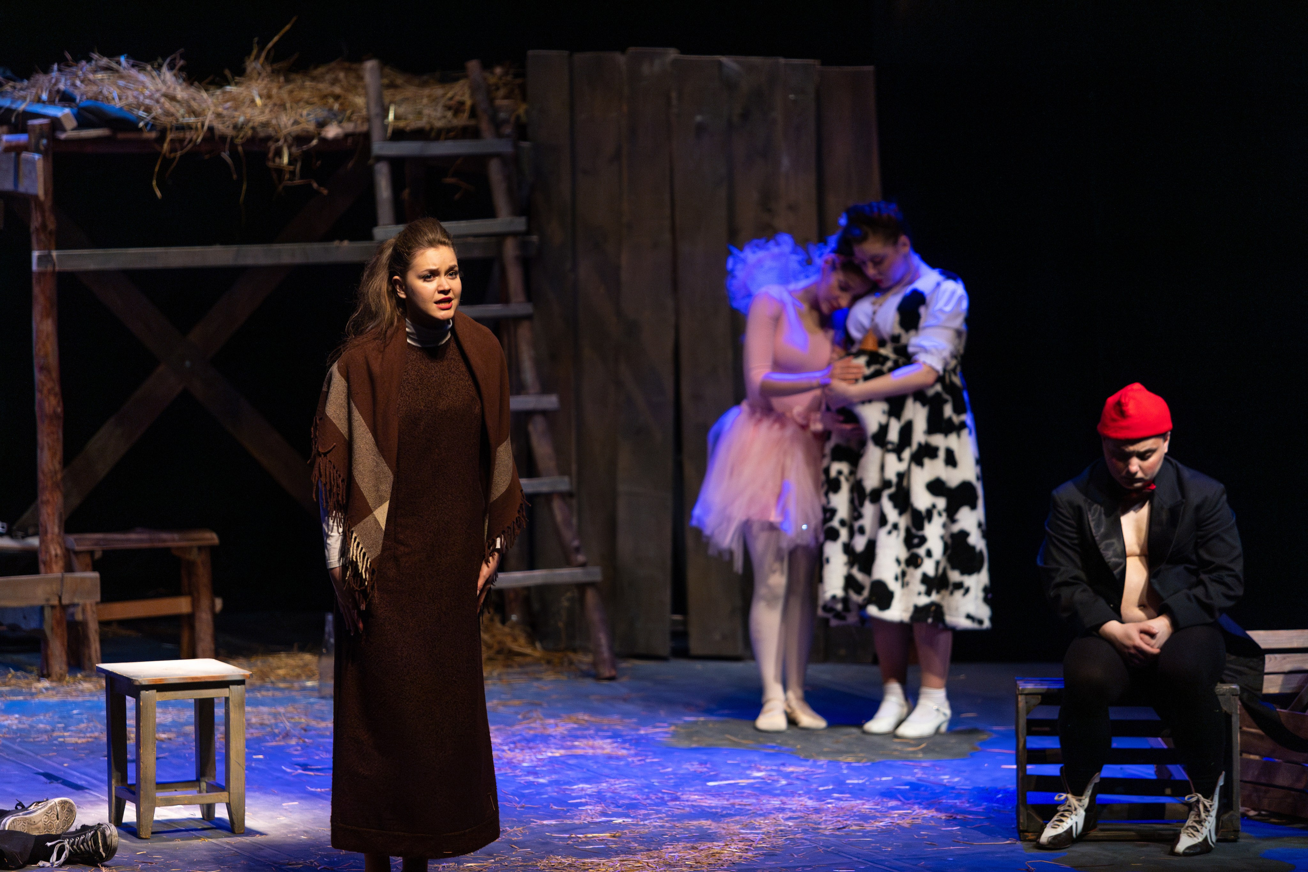 Театр белорусской армии «Очень простая история». Профессиональный интерьерный и репортажный фотограф Минск и РБ. Максим Орлов