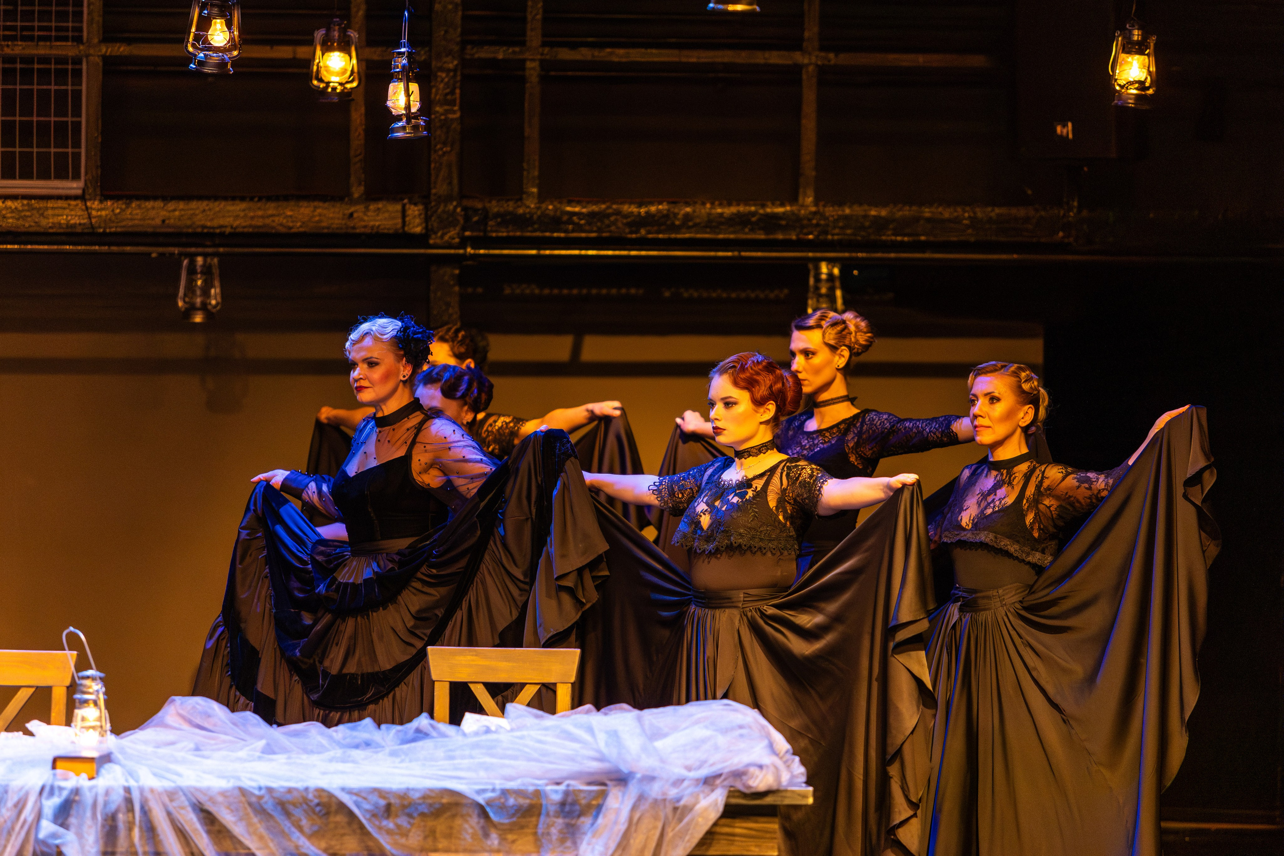 Новый театр «Дом Бернарды Альбы». Профессиональный интерьерный и репортажный фотограф Минск и РБ. Максим Орлов