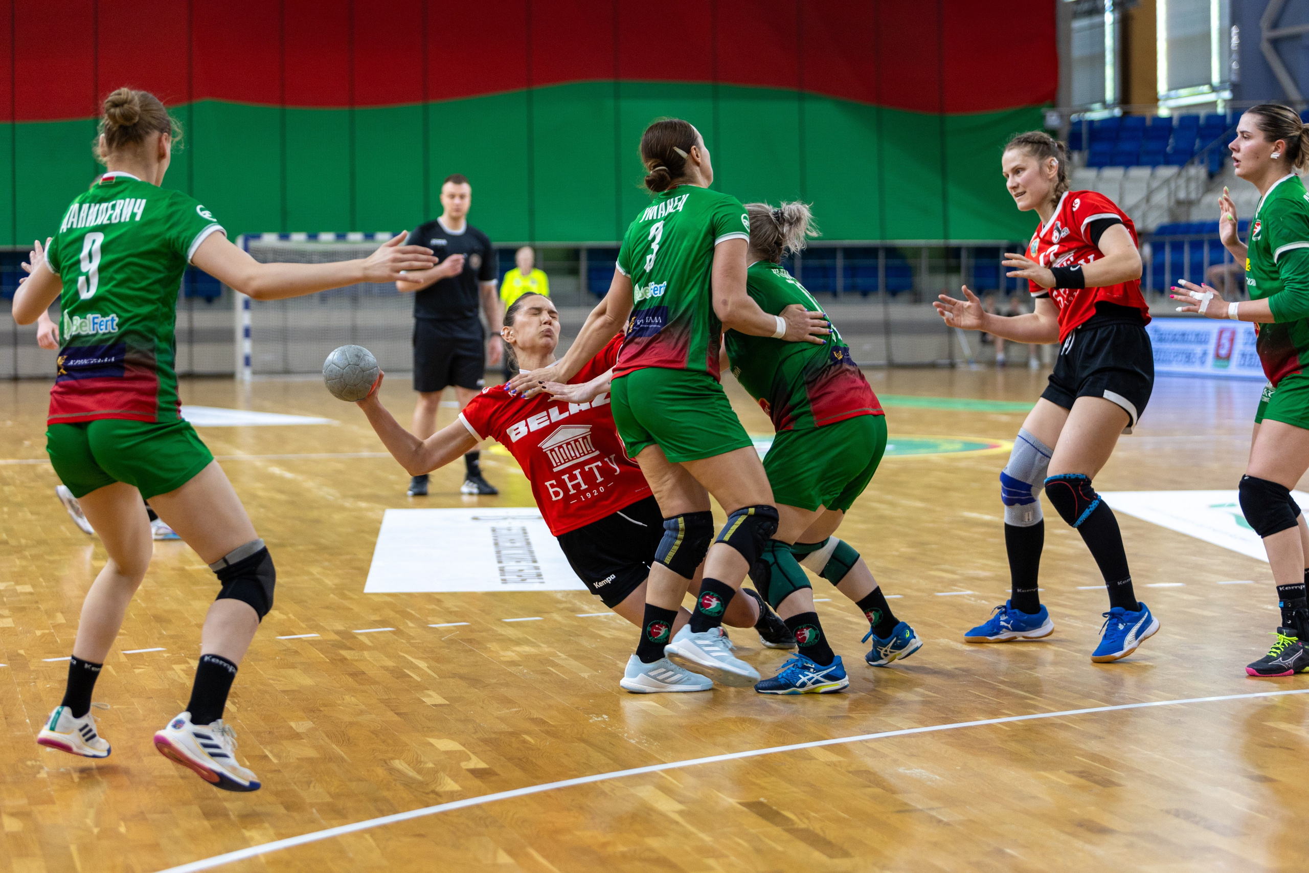 Гандбол. Финал. БНТУ — Гомель. 25.05.2024. Профессиональный интерьерный и репортажный фотограф Минск и РБ. Максим Орлов