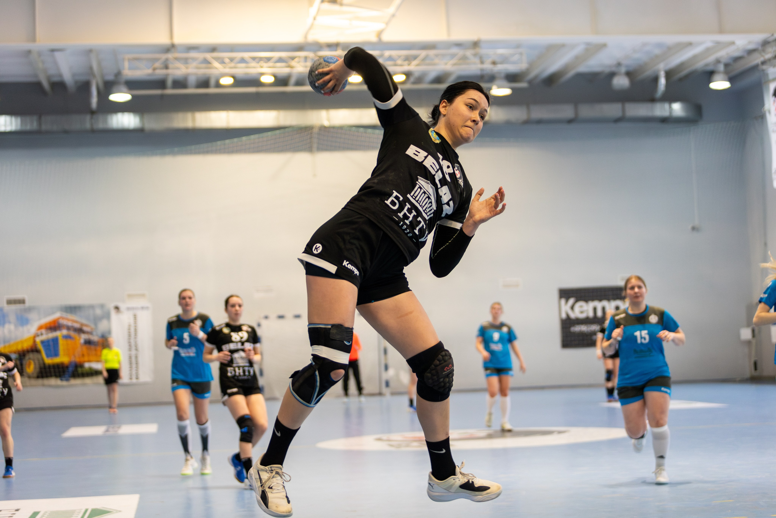 Гандбол. Лучшие кадры. БНТУ — Витебчанка. Профессиональный интерьерный и репортажный фотограф Минск и РБ. Максим Орлов