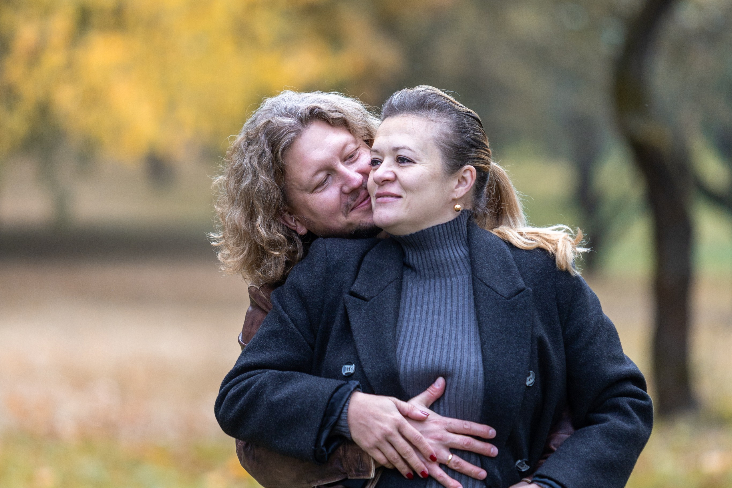 Олег и Марина. В ожидании. Фотосъемка в парке. Профессиональный интерьерный и репортажный фотограф Минск и РБ. Максим Орлов