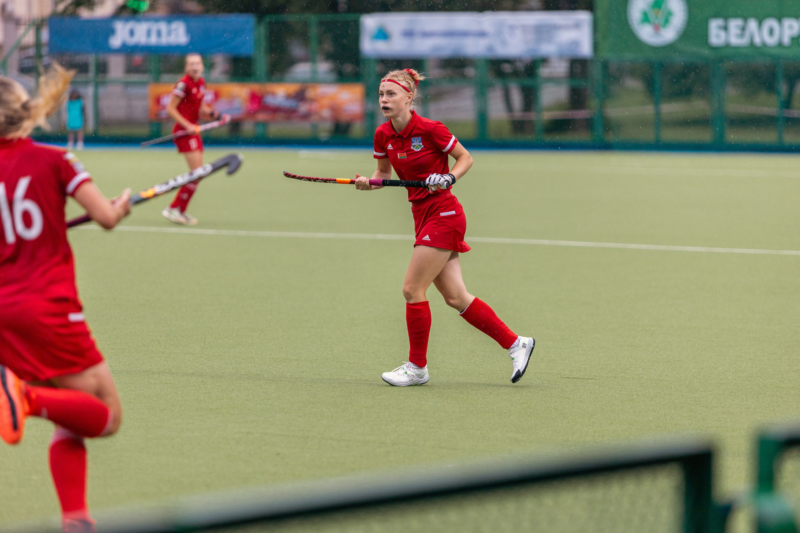 Хоккей на траве. Девушки. ХК Минск — ХК Виктория (Смолевичи) 10.06.2024. Профессиональный интерьерный и репортажный фотограф Минск и РБ. Максим Орлов