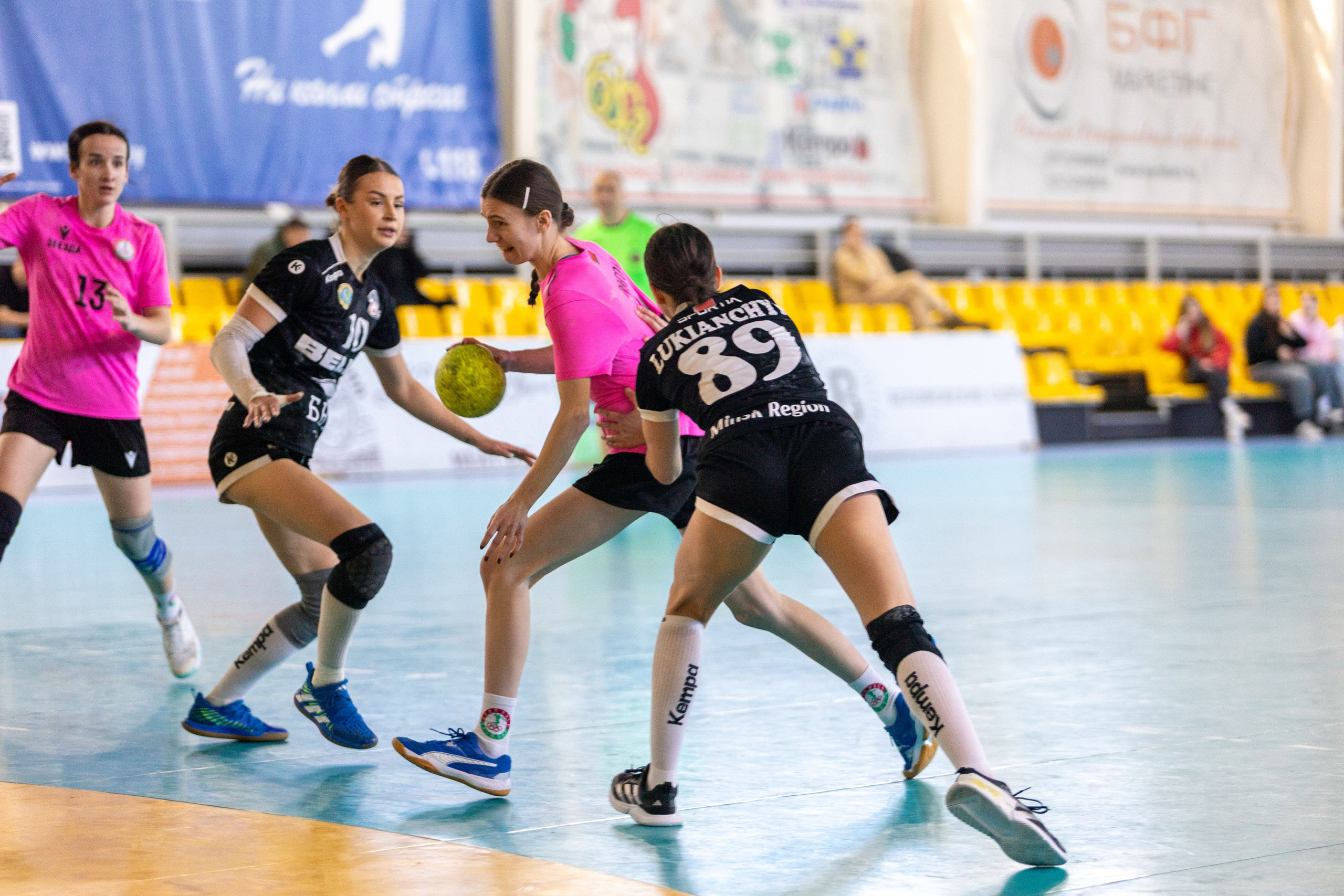 Женский гандбол. Лучшие кадры. БНТУ — Звезда. 08.02.2025. Профессиональный интерьерный и репортажный фотограф Минск и РБ. Максим Орлов