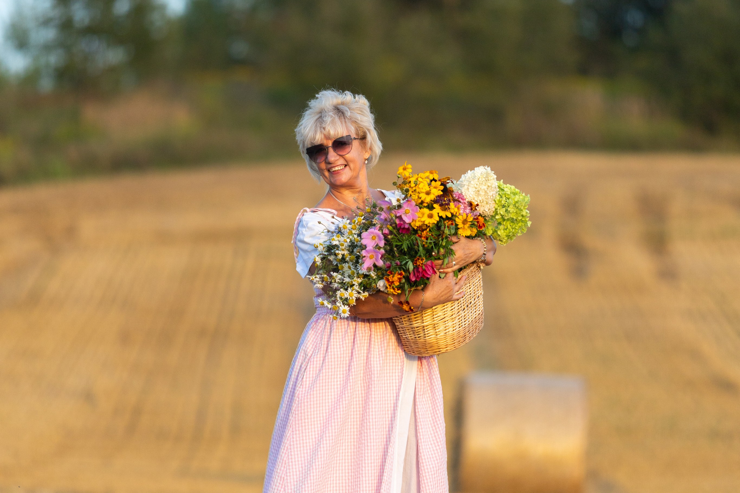 Фотосъемка в поле с Анной Николаевной. Профессиональный интерьерный и репортажный фотограф Минск и РБ. Максим Орлов
