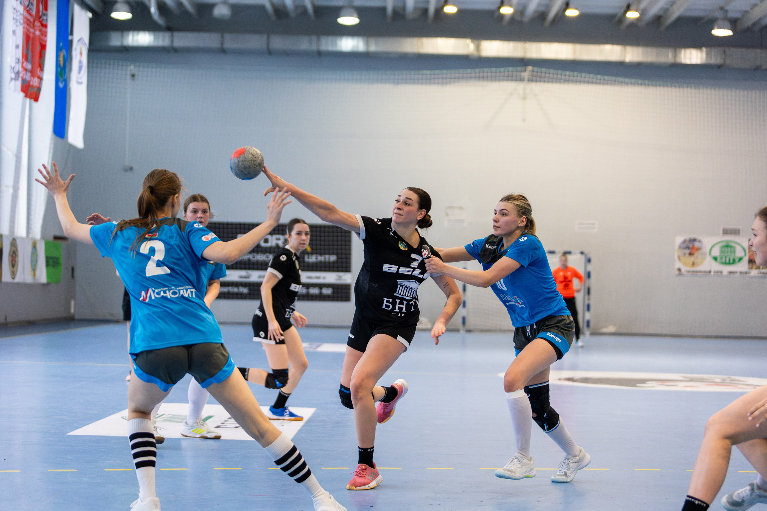 Гандбол. Лучшие кадры. БНТУ — Витебчанка. Профессиональный интерьерный и репортажный фотограф Минск и РБ. Максим Орлов