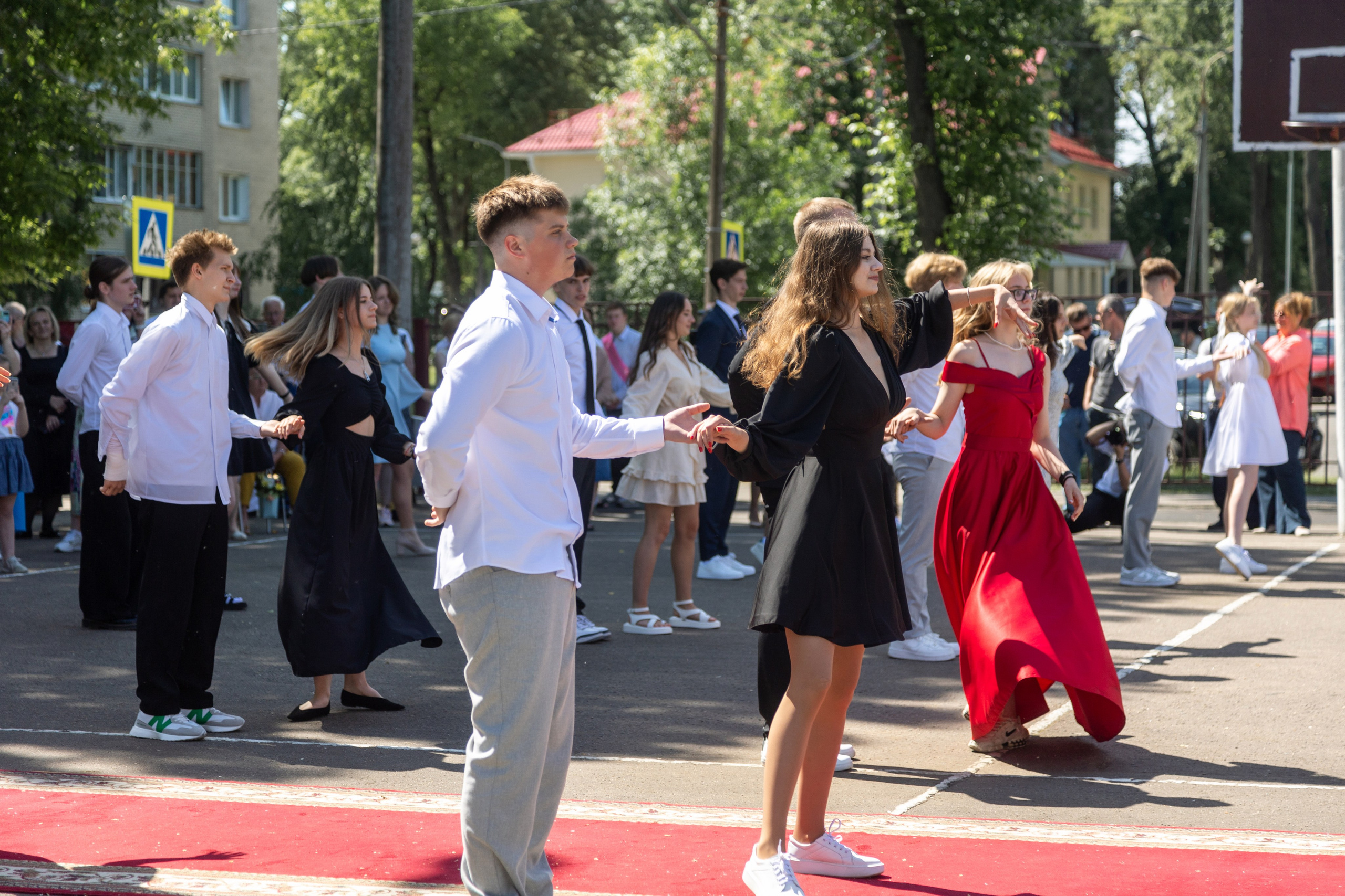 Школа 47. Последний звонок. Профессиональный интерьерный и репортажный фотограф Минск и РБ. Максим Орлов