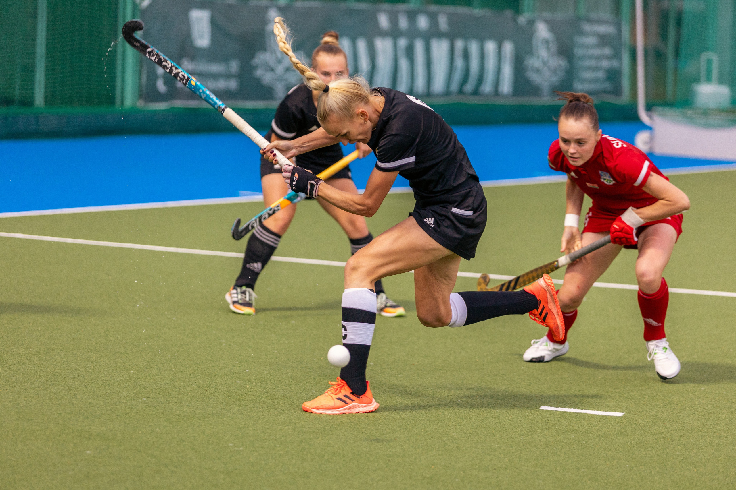 Хоккей на траве. Девушки. ХК Минск — ХК Виктория (Смолевичи) 10.06.2024. Профессиональный интерьерный и репортажный фотограф Минск и РБ. Максим Орлов