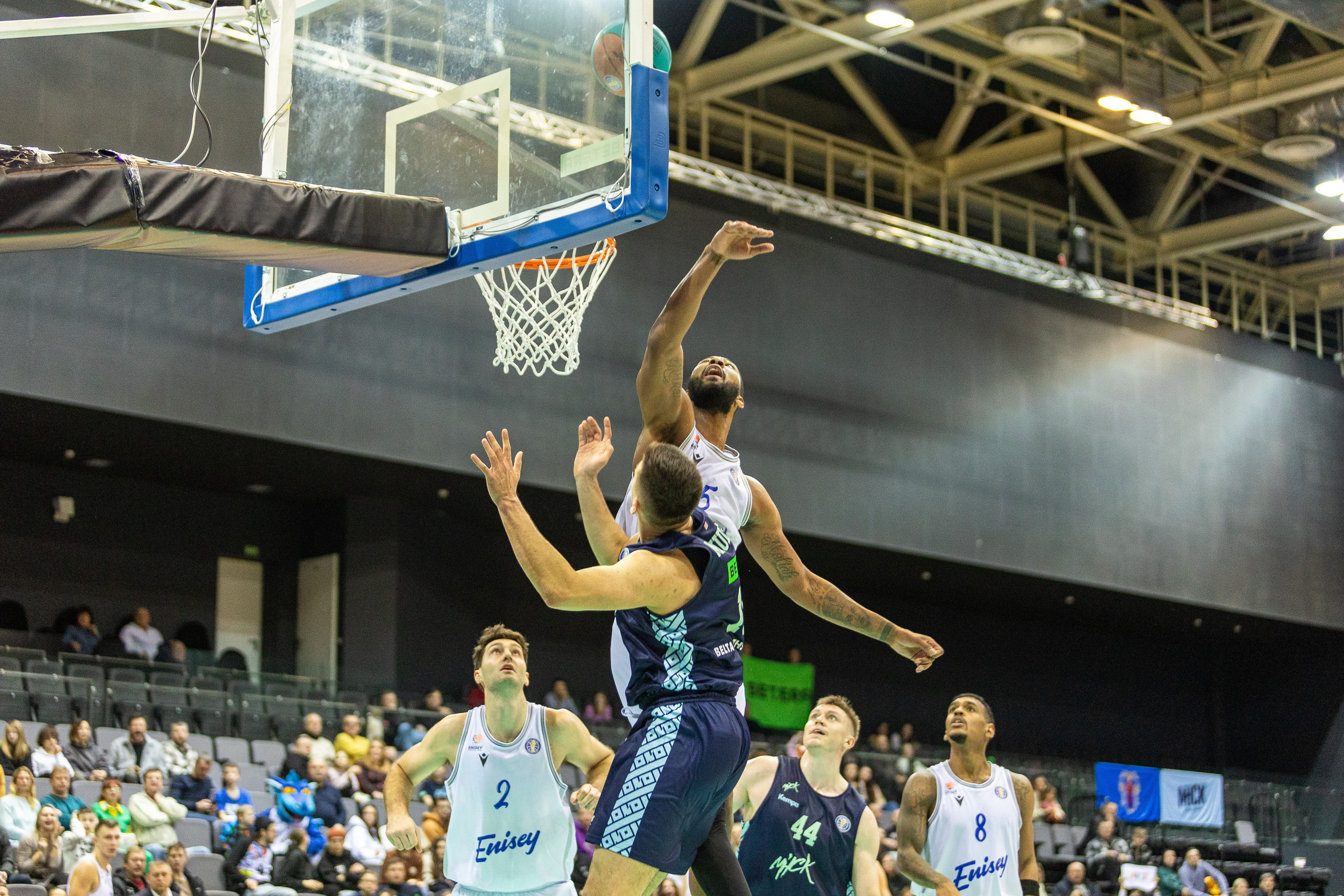 Баскетбол. Лучшие кадры. Минск — Енисей. 11.12.2023. Профессиональный интерьерный и репортажный фотограф Минск и РБ. Максим Орлов