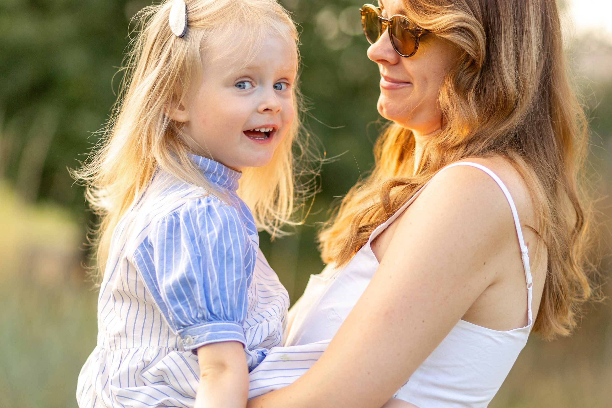 Стеша с мамой. Профессиональный интерьерный и репортажный фотограф Минск и РБ. Максим Орлов