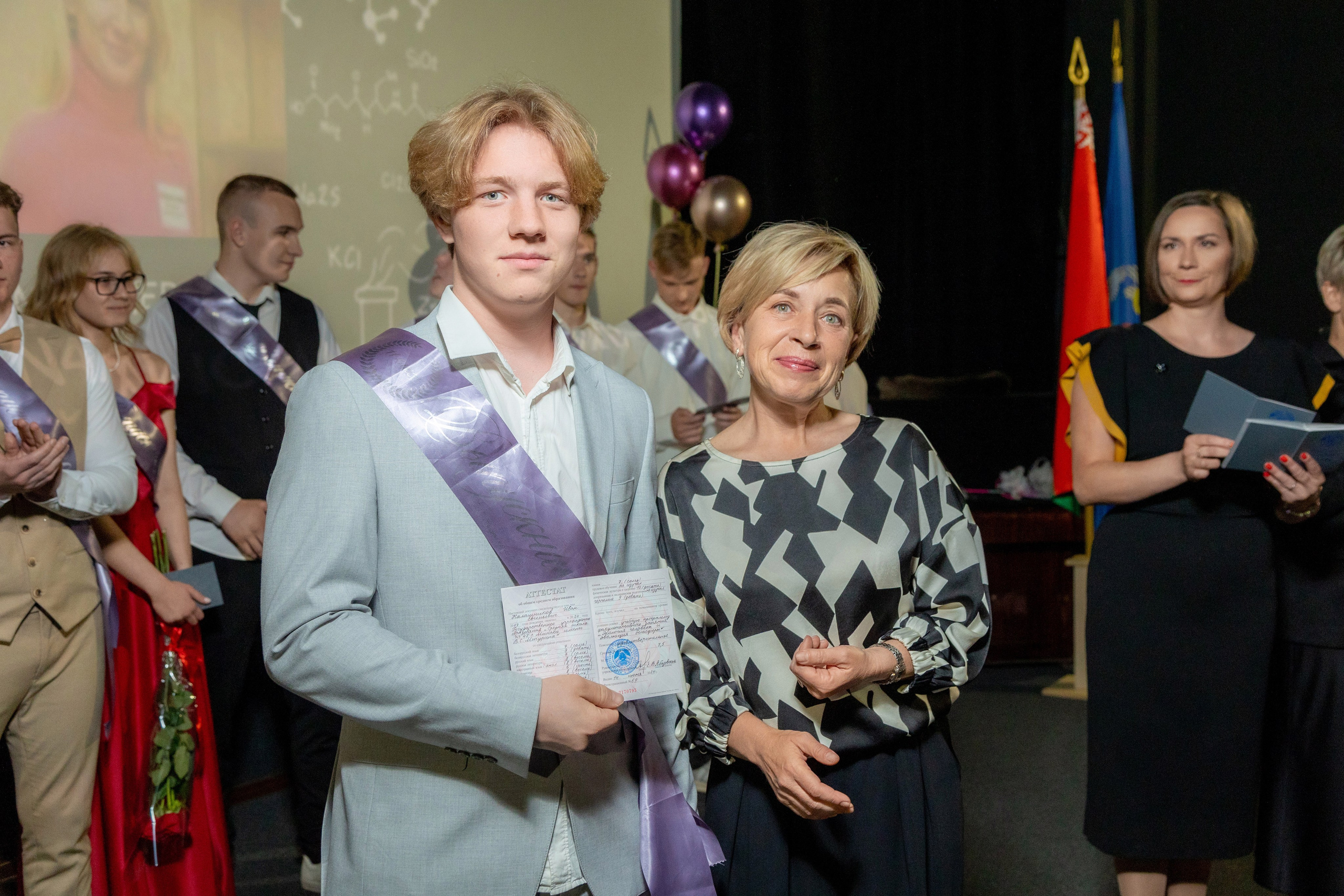 Вручение дипломов. 47 школа. Профессиональный интерьерный и репортажный фотограф Минск и РБ. Максим Орлов
