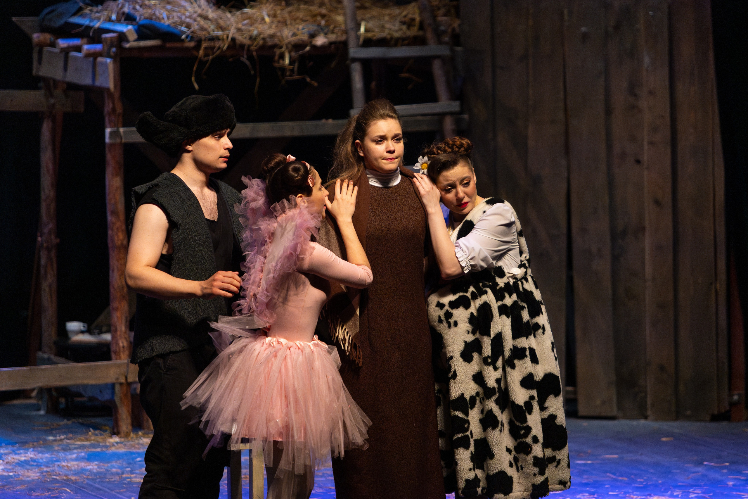 Театр белорусской армии «Очень простая история». Профессиональный интерьерный и репортажный фотограф Минск и РБ. Максим Орлов