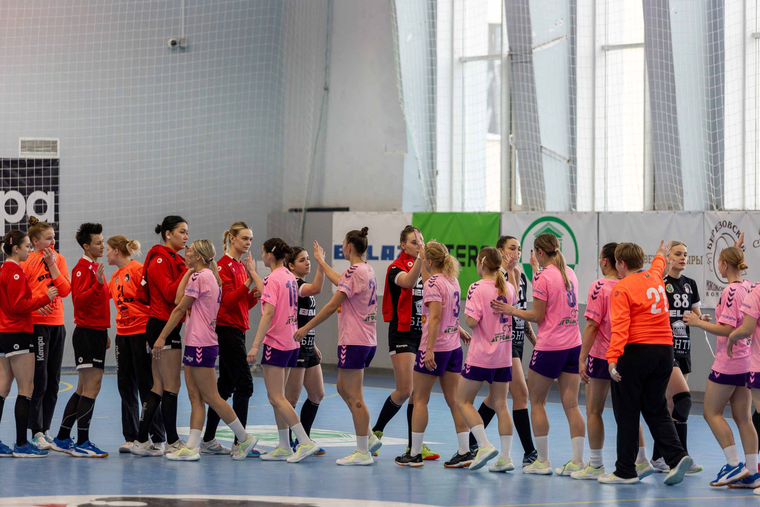 Женский гандбол. Лучшие кадры. БНТУ — Березина 09.12.2023. Профессиональный интерьерный и репортажный фотограф Минск и РБ. Максим Орлов