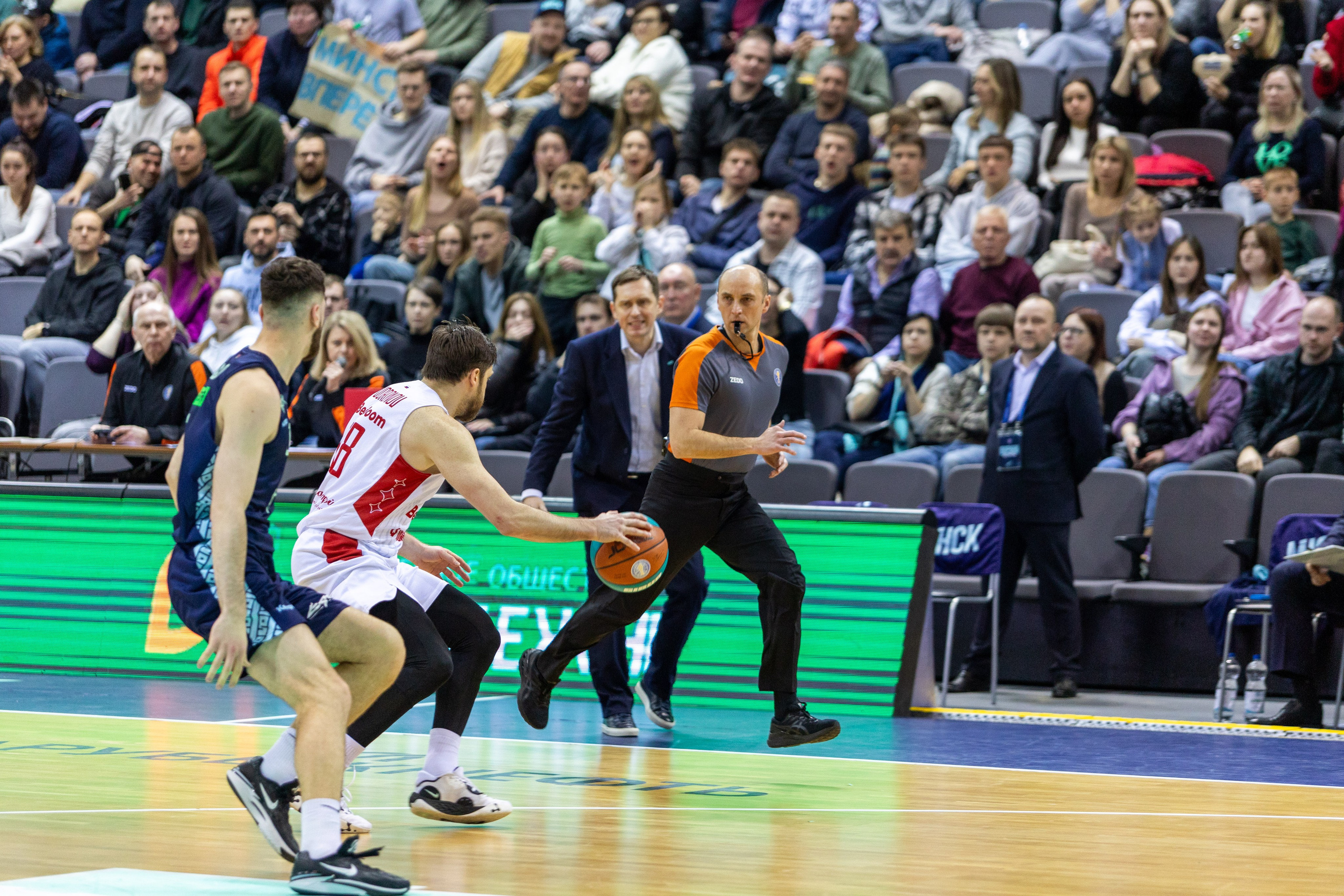 Баскетбол. Минск — MBA. 09.03.2024. Профессиональный интерьерный и репортажный фотограф Минск и РБ. Максим Орлов