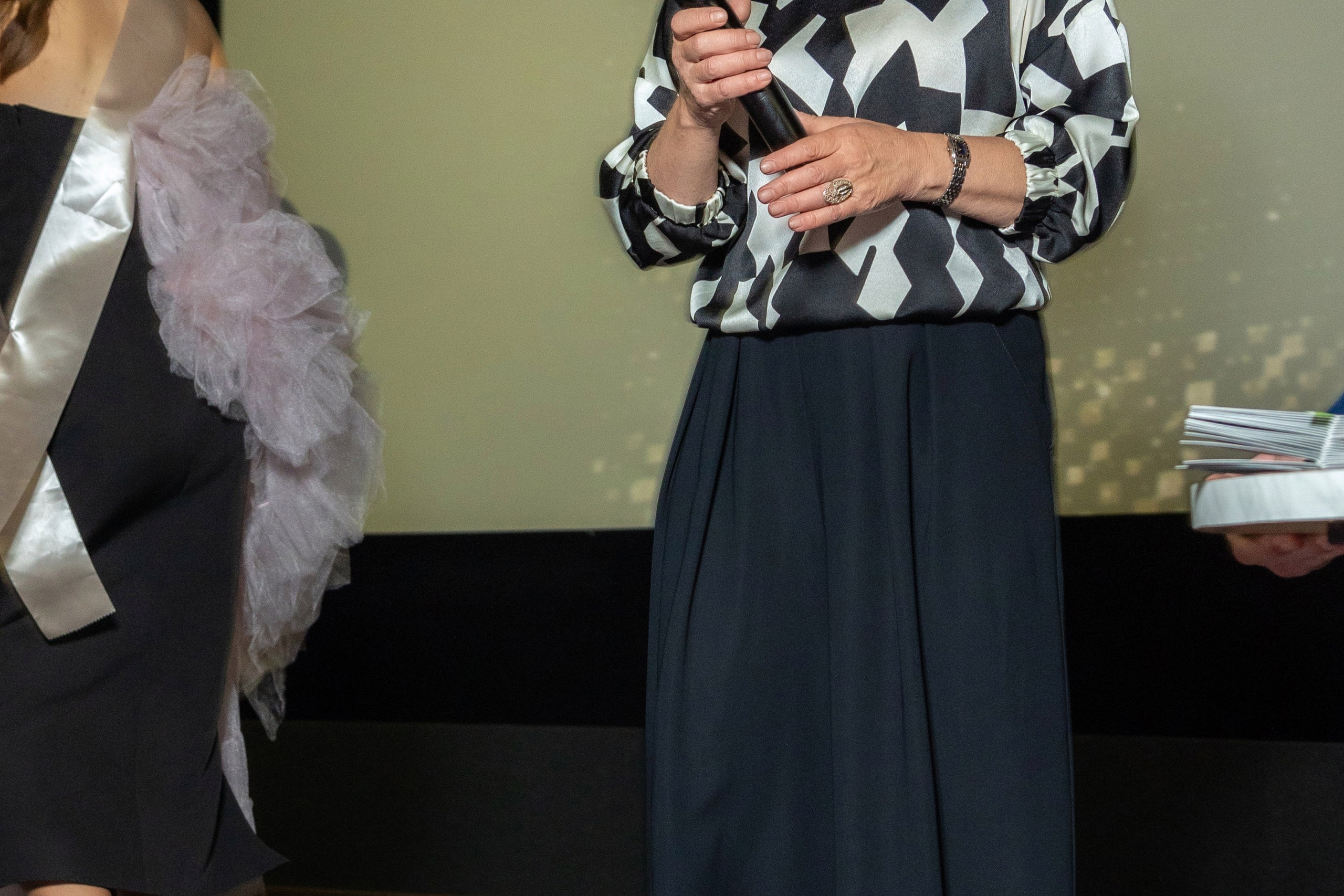 Вручение дипломов. 47 школа. Профессиональный интерьерный и репортажный фотограф Минск и РБ. Максим Орлов