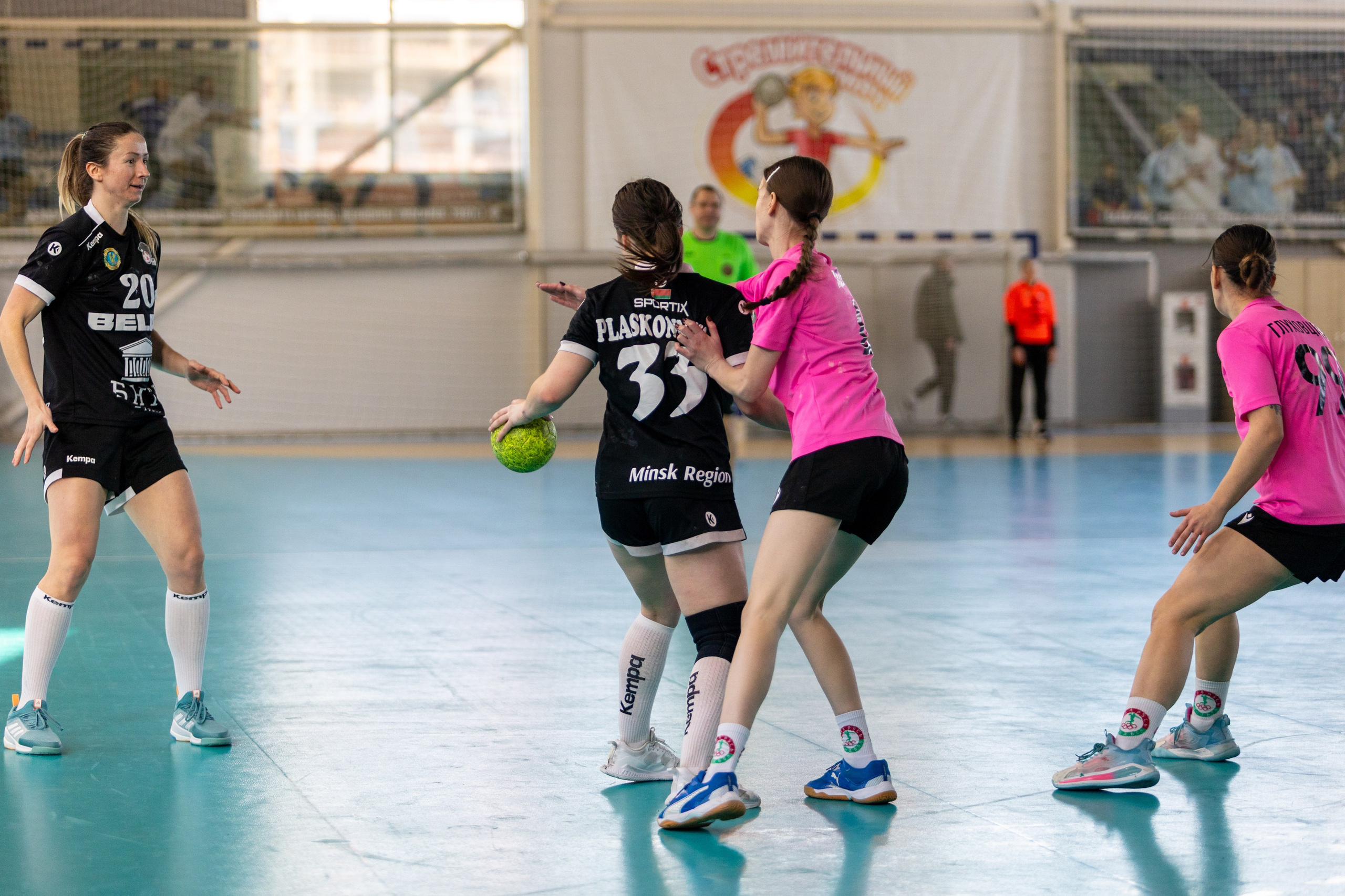 Женский гандбол. Лучшие кадры. БНТУ — Звезда. 08.02.2025. Профессиональный интерьерный и репортажный фотограф Минск и РБ. Максим Орлов