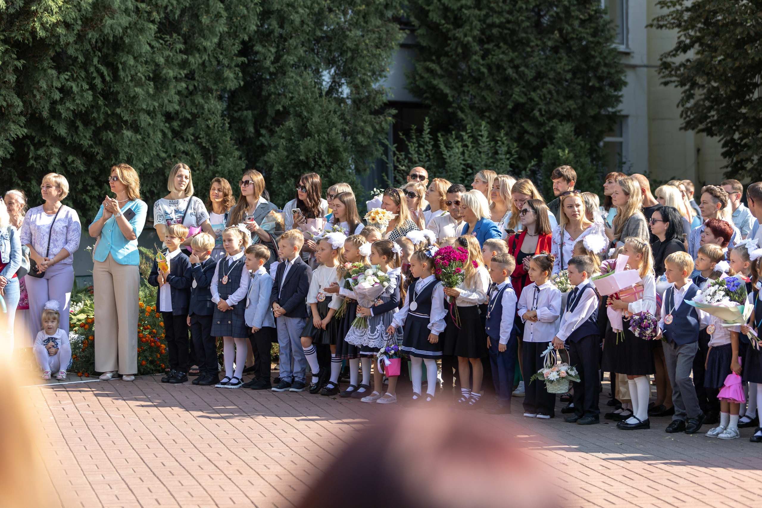 Линейка 1 сентября 2023 г. Профессиональный интерьерный и репортажный фотограф Минск и РБ. Максим Орлов