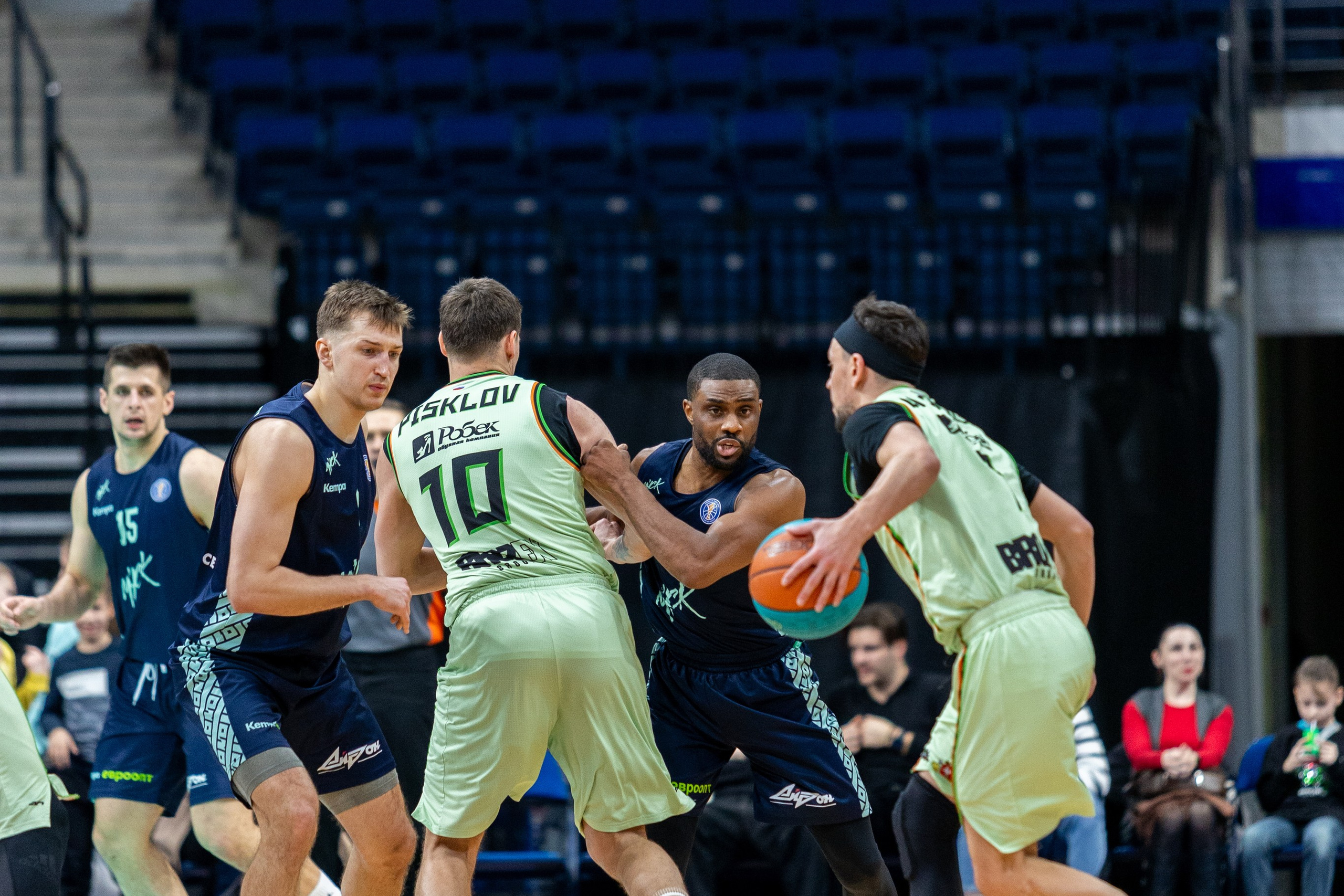 Баскетбол. Лучшие кадры. Минск — Уралмаш 13.02.2024. Профессиональный интерьерный и репортажный фотограф Минск и РБ. Максим Орлов