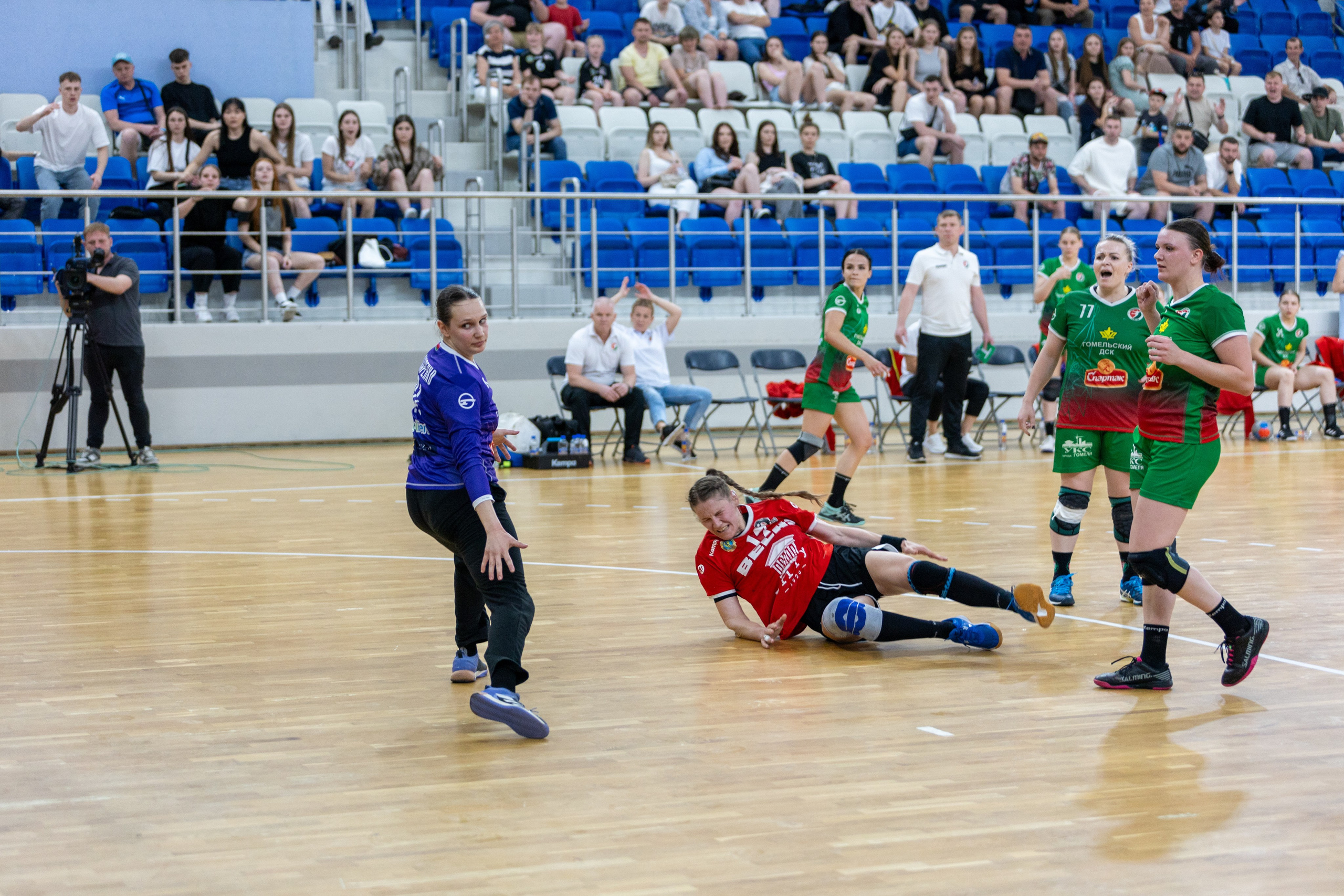 Гандбол. Финал. БНТУ — Гомель. 25.05.2024. Профессиональный интерьерный и репортажный фотограф Минск и РБ. Максим Орлов