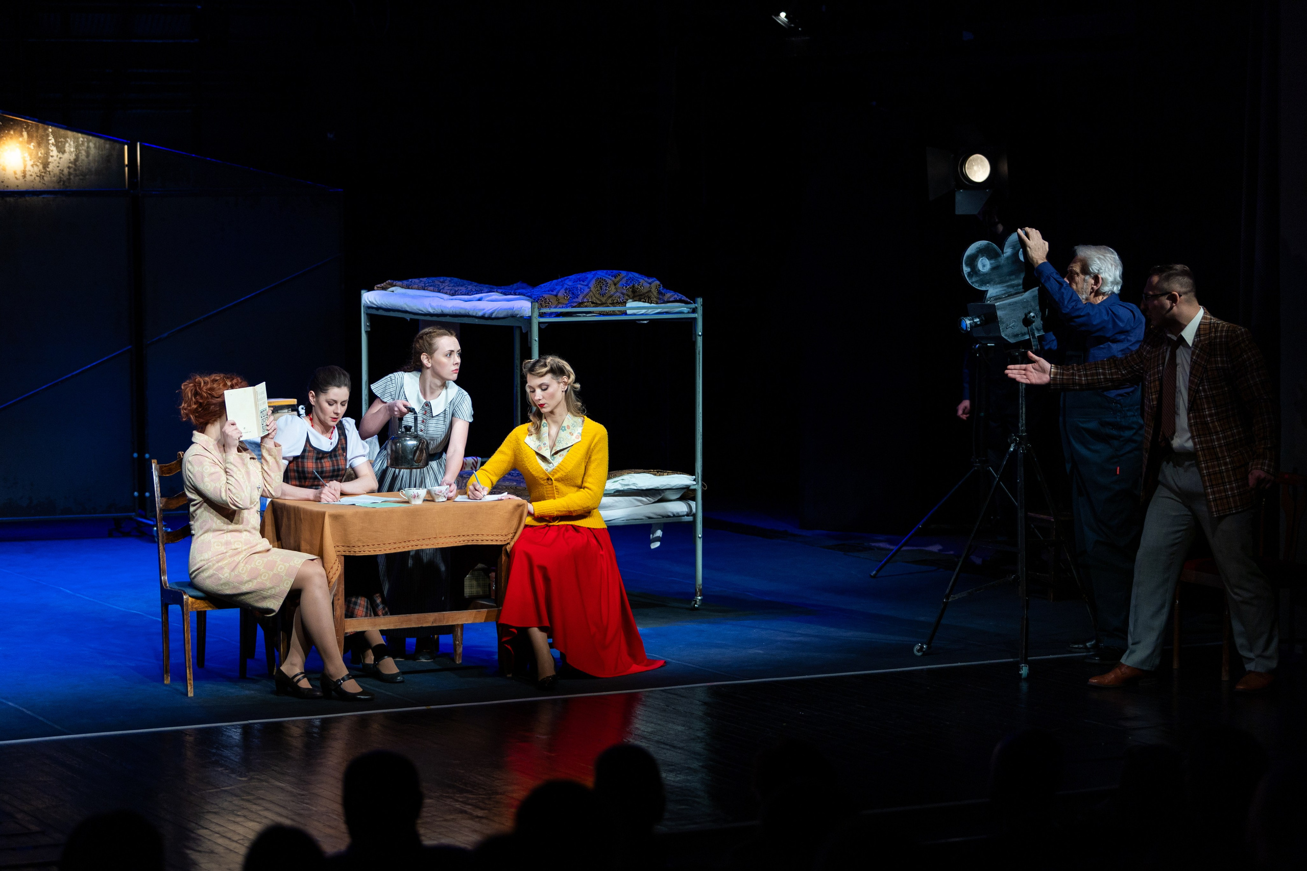 Новый театр «Фабричная девчонка». Профессиональный интерьерный и репортажный фотограф Минск и РБ. Максим Орлов