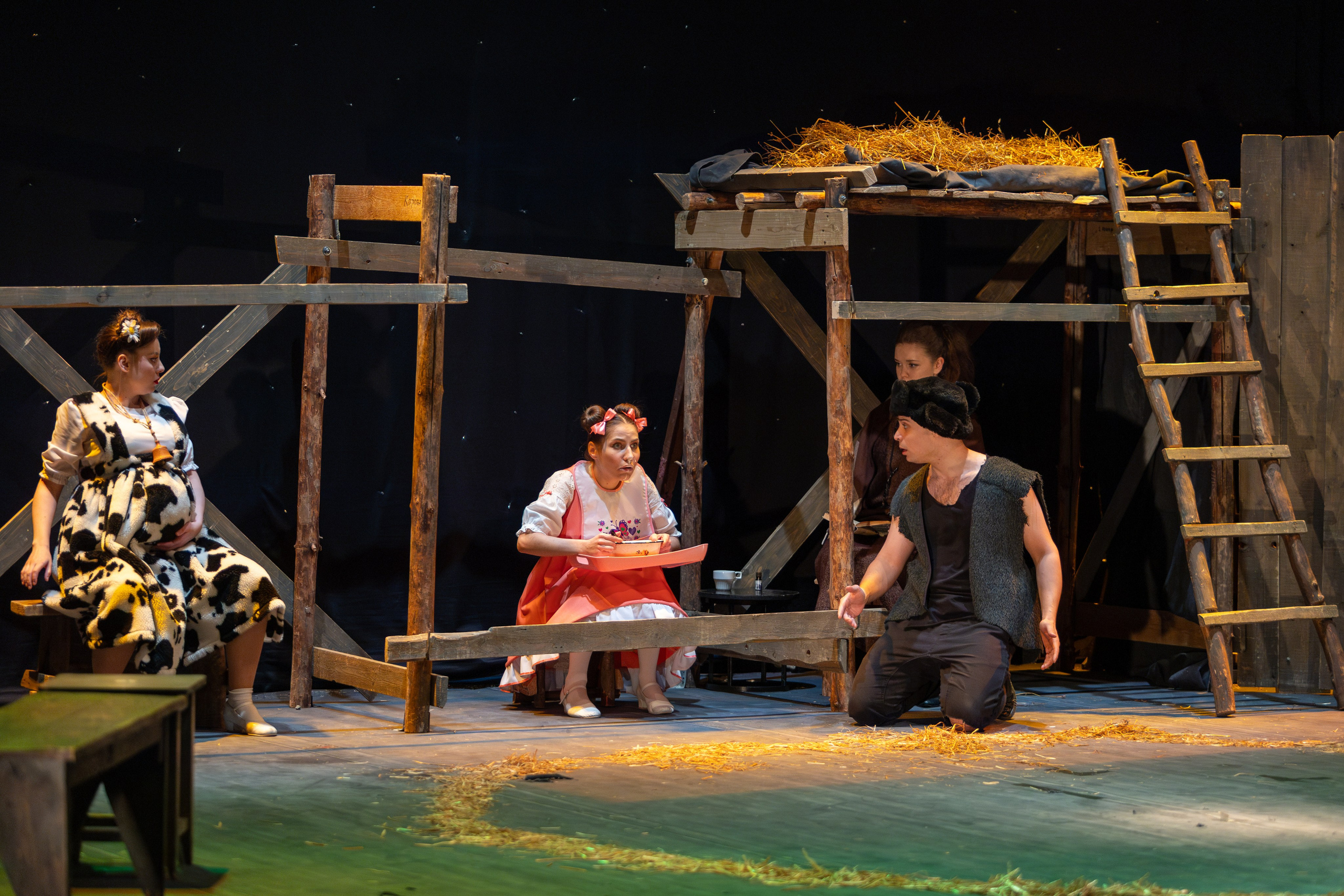 Театр белорусской армии «Очень простая история». Профессиональный интерьерный и репортажный фотограф Минск и РБ. Максим Орлов