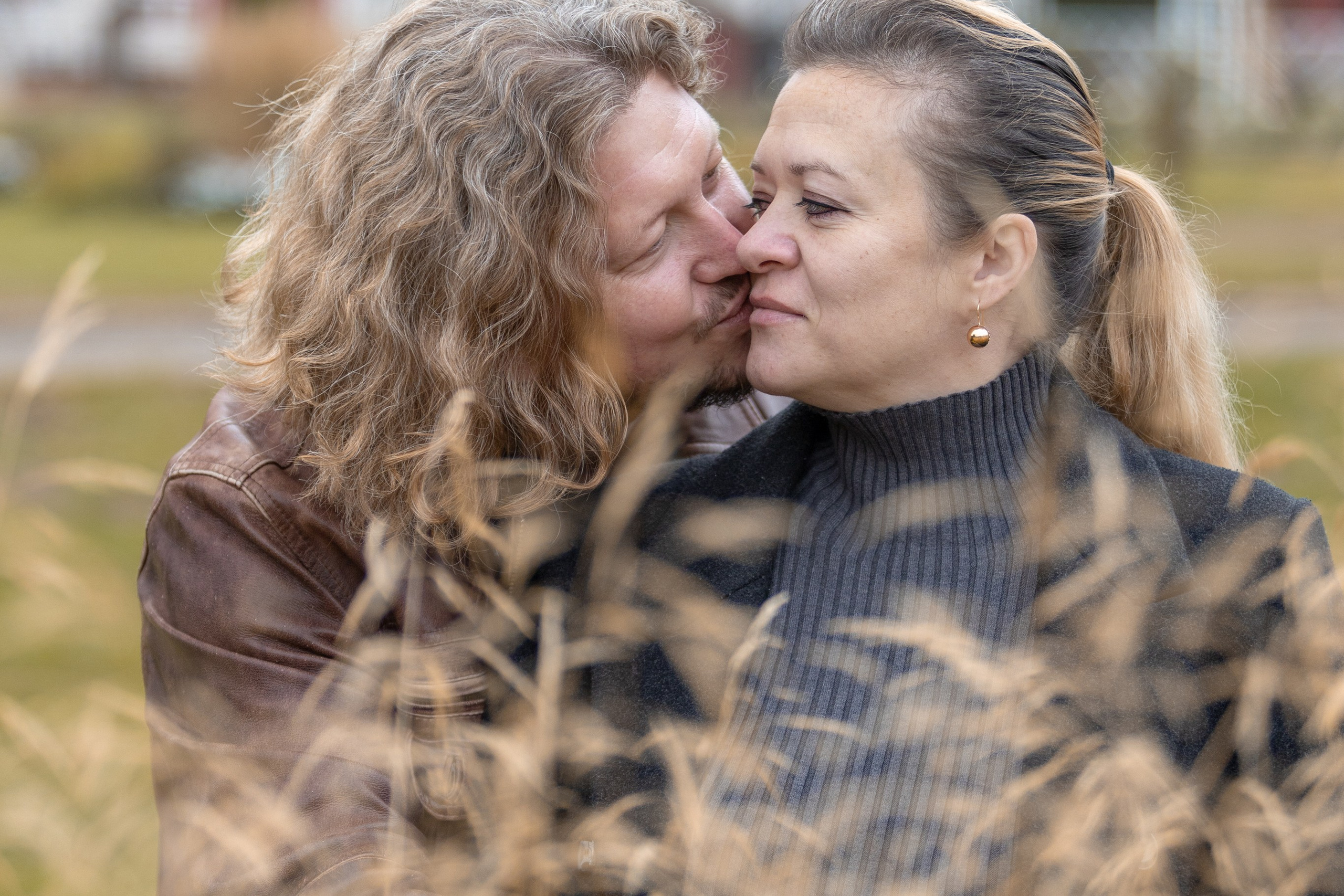 Олег и Марина. В ожидании. Фотосъемка в парке. Профессиональный интерьерный и репортажный фотограф Минск и РБ. Максим Орлов