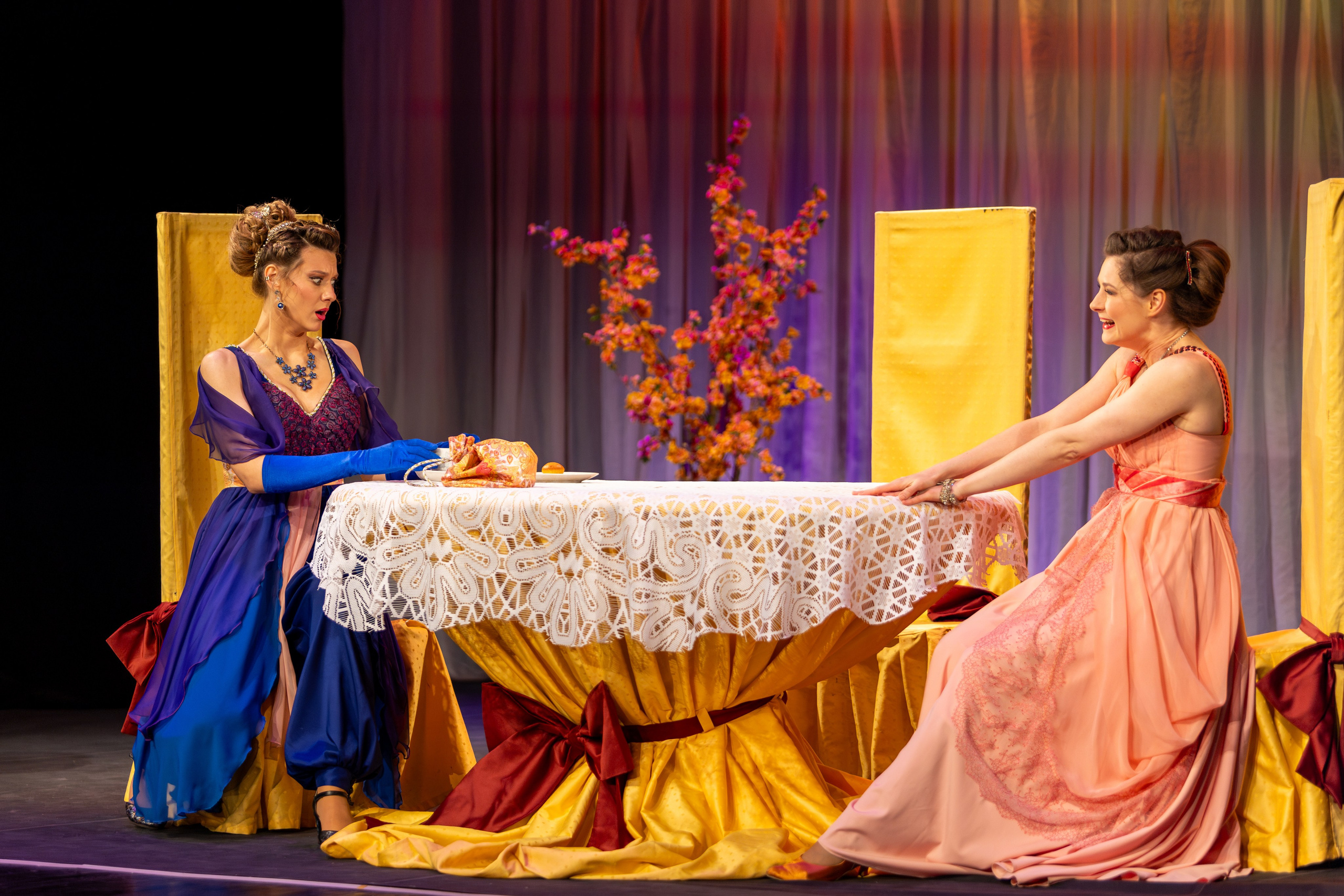 Новый театр «Как важно быть серьезным». Профессиональный интерьерный и репортажный фотограф Минск и РБ. Максим Орлов