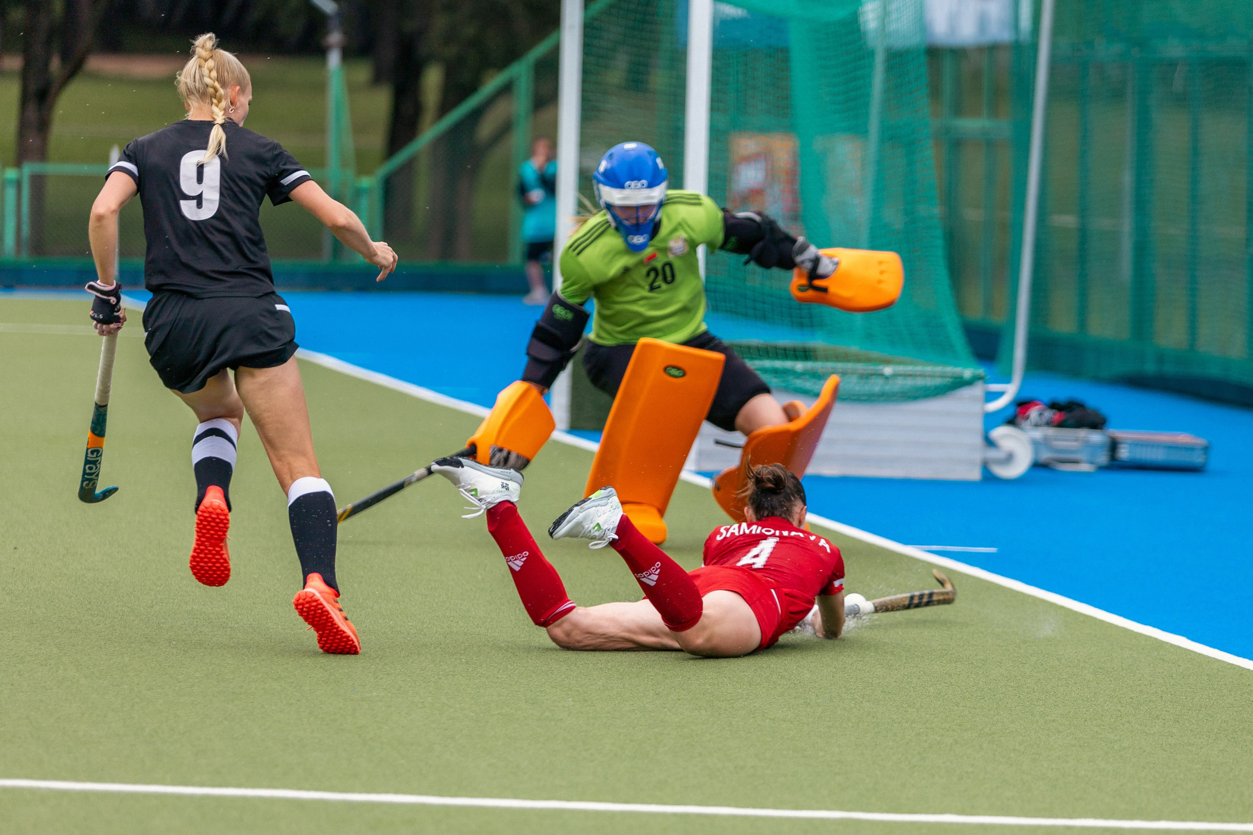 Хоккей на траве. Девушки. ХК Минск — ХК Виктория (Смолевичи) 10.06.2024. Профессиональный интерьерный и репортажный фотограф Минск и РБ. Максим Орлов
