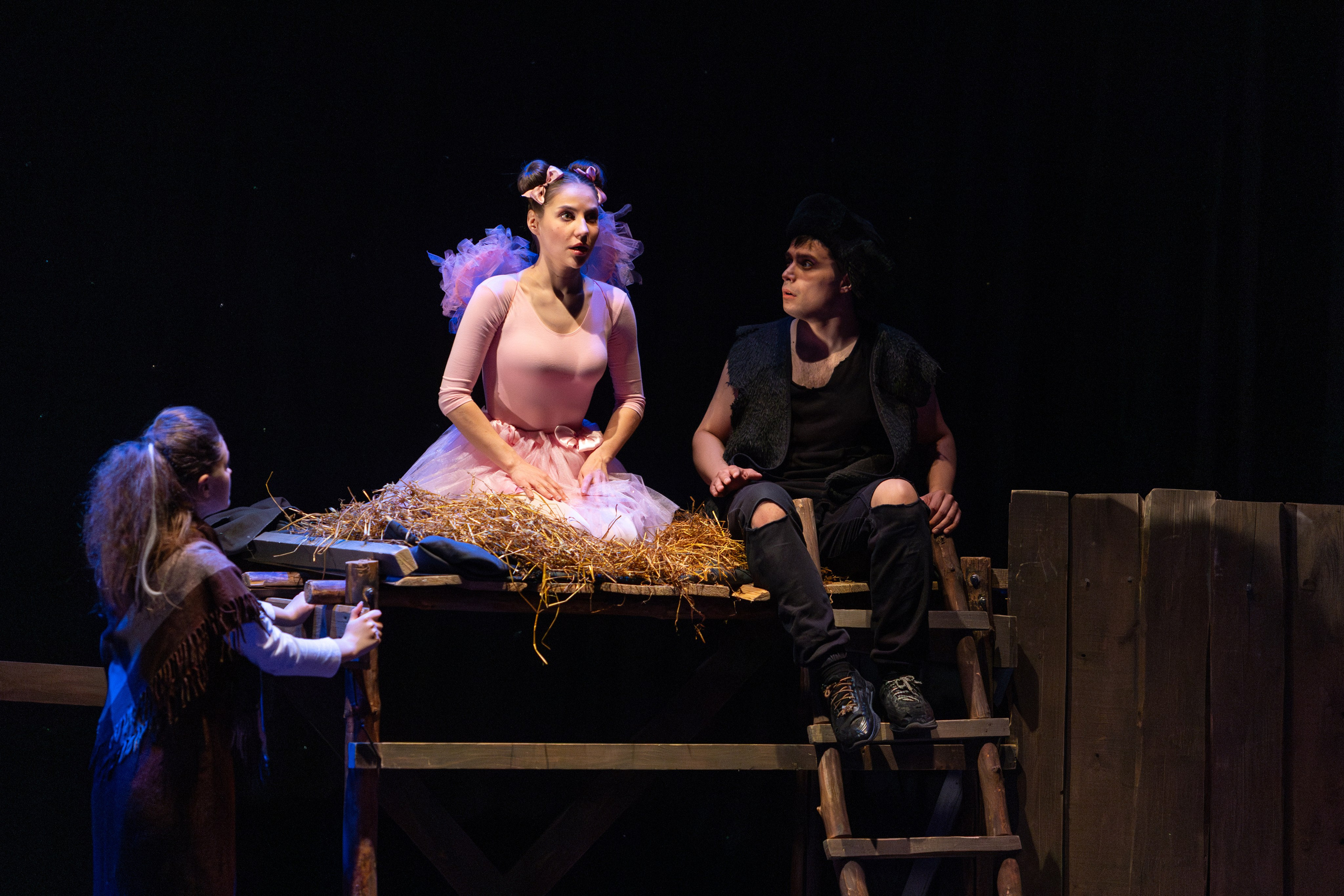 Театр белорусской армии «Очень простая история». Профессиональный интерьерный и репортажный фотограф Минск и РБ. Максим Орлов