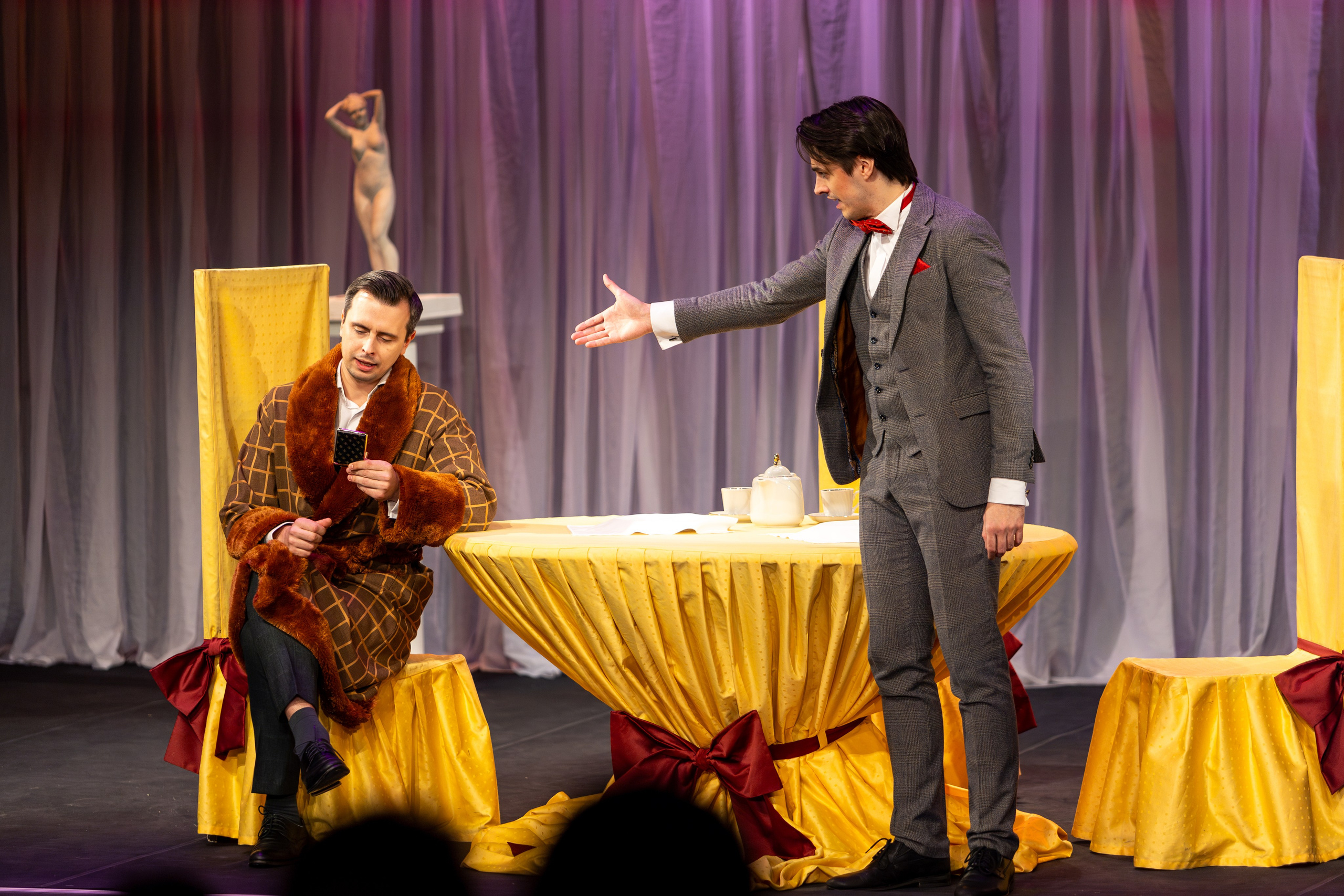 Новый театр «Как важно быть серьезным». Профессиональный интерьерный и репортажный фотограф Минск и РБ. Максим Орлов