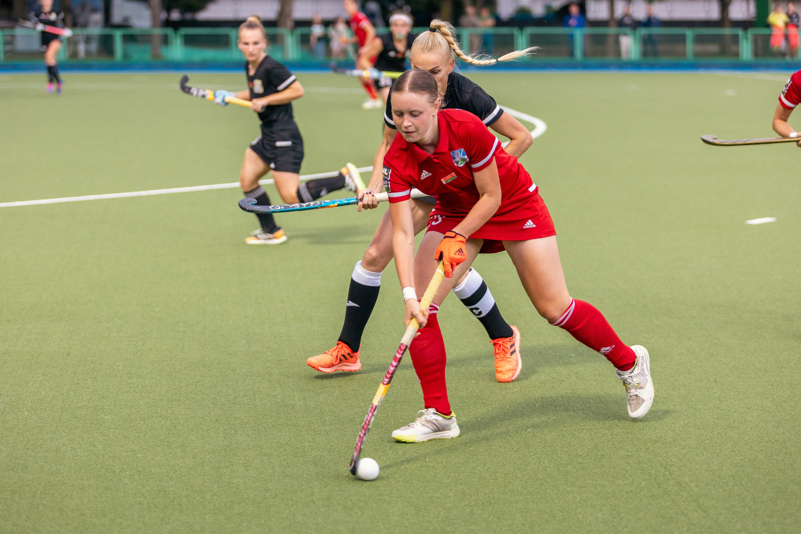 Хоккей на траве. Девушки. ХК Минск — ХК Виктория (Смолевичи) 10.06.2024. Профессиональный интерьерный и репортажный фотограф Минск и РБ. Максим Орлов