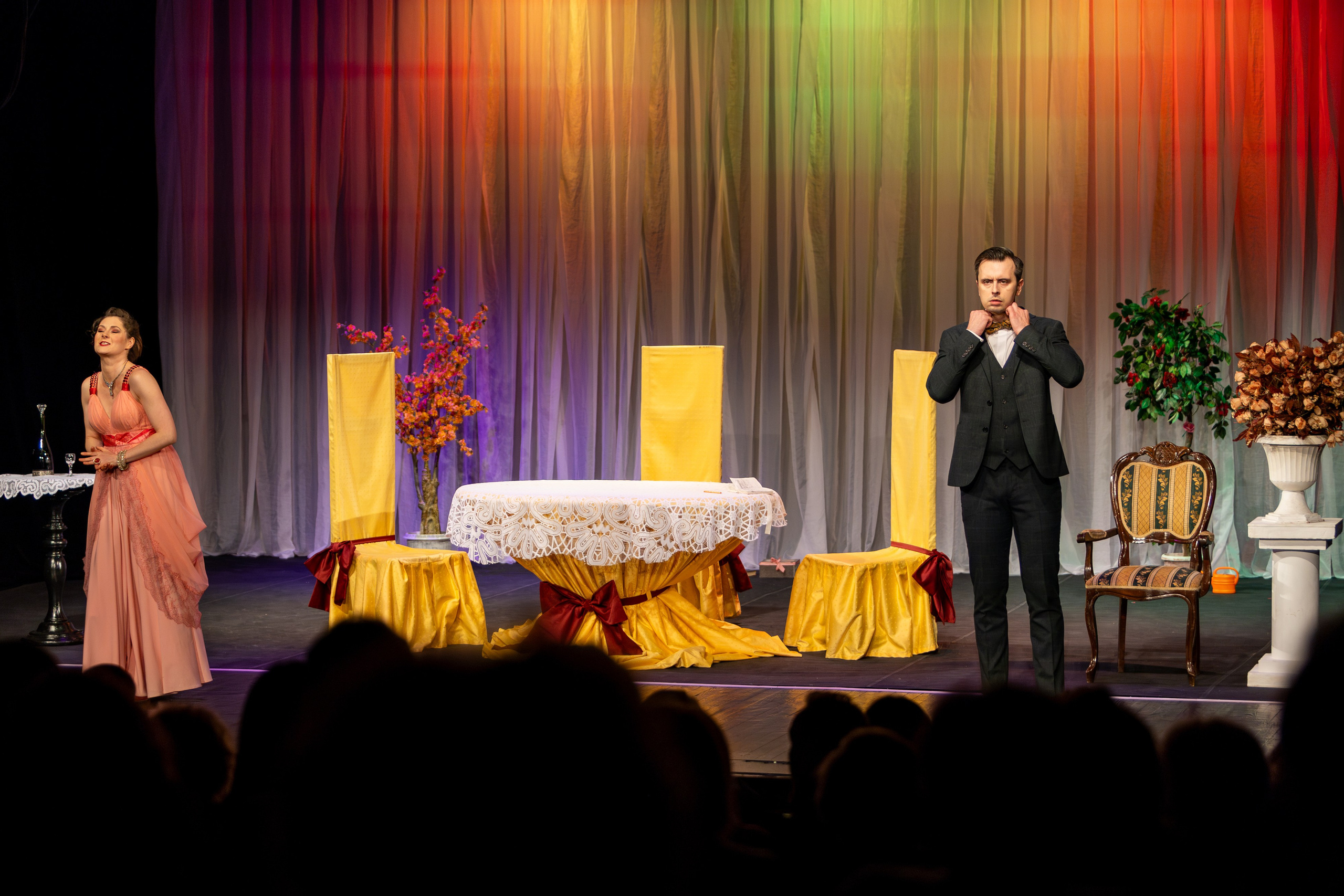 Новый театр «Как важно быть серьезным». Профессиональный интерьерный и репортажный фотограф Минск и РБ. Максим Орлов