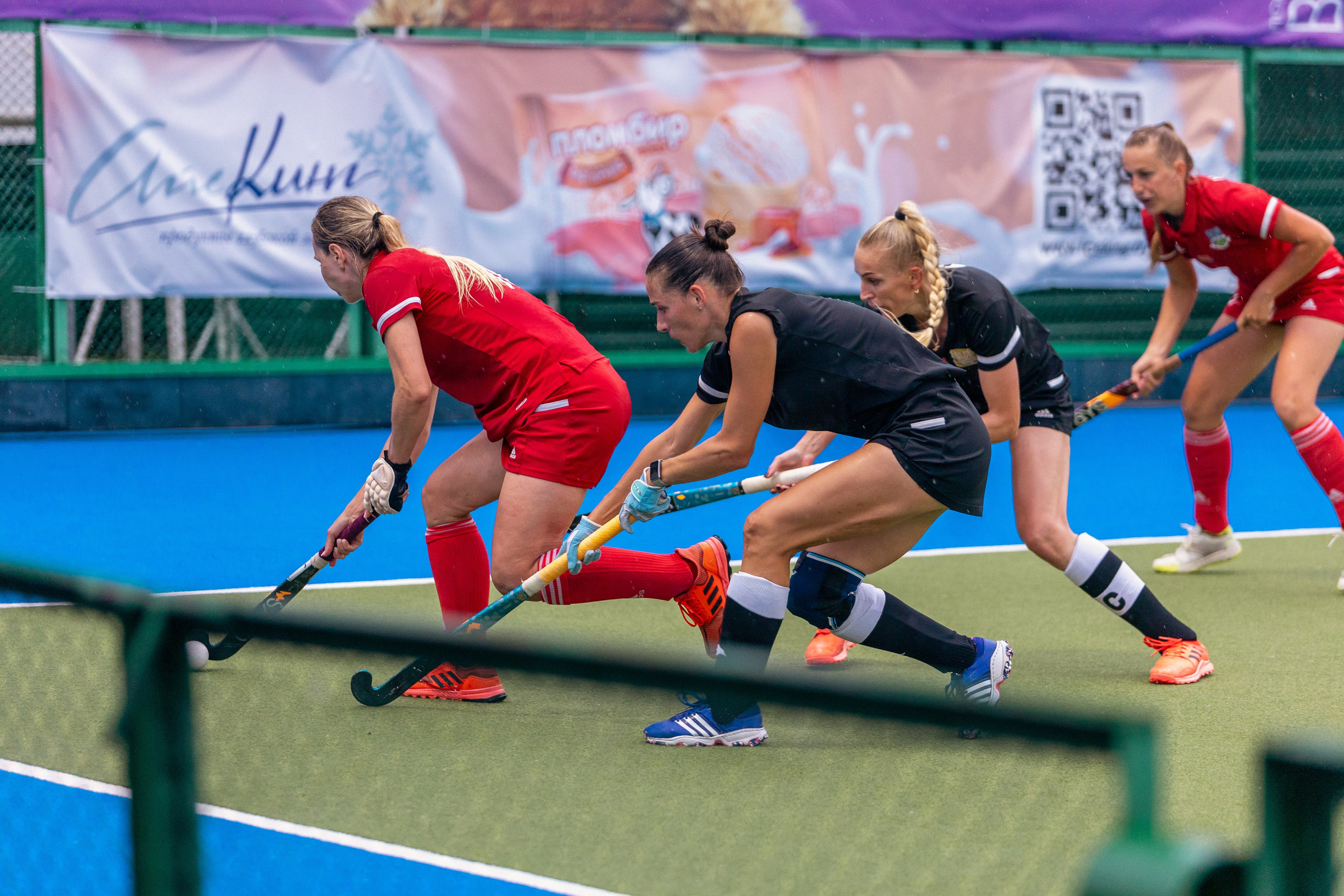 Хоккей на траве. Девушки. ХК Минск — ХК Виктория (Смолевичи) 10.06.2024. Профессиональный интерьерный и репортажный фотограф Минск и РБ. Максим Орлов