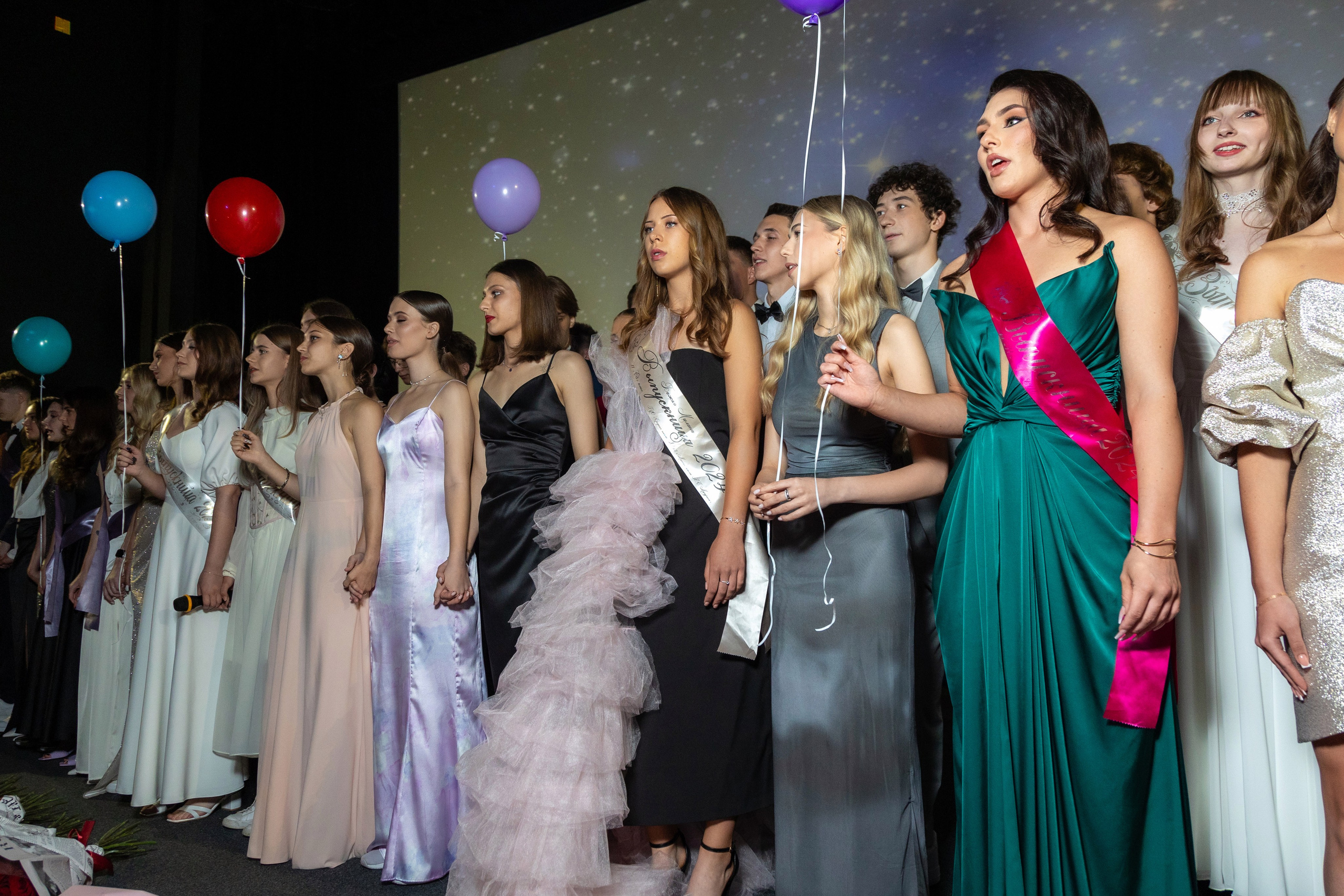 Вручение дипломов. 47 школа. Профессиональный интерьерный и репортажный фотограф Минск и РБ. Максим Орлов