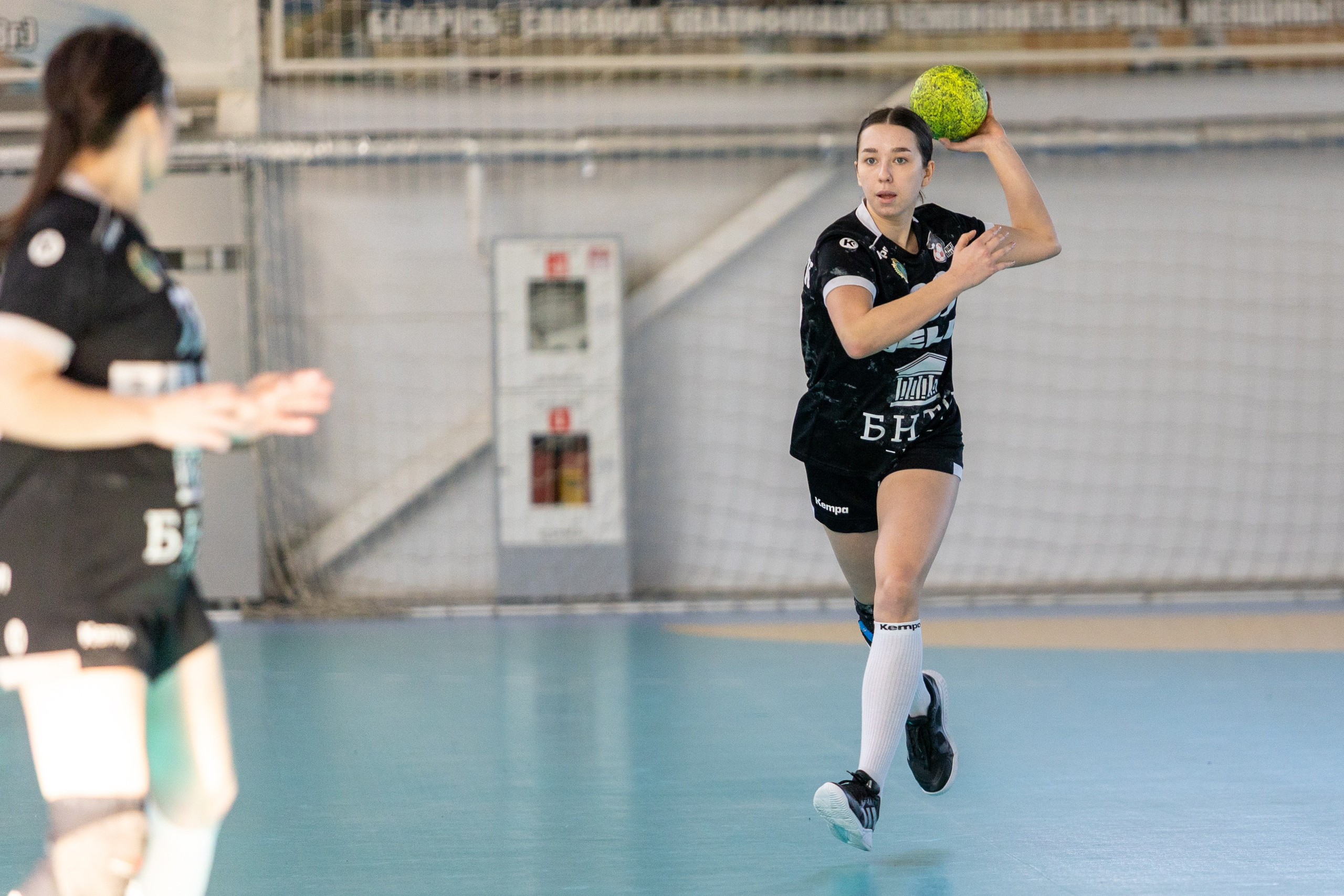Женский гандбол. Лучшие кадры. БНТУ — Звезда. 08.02.2025. Профессиональный интерьерный и репортажный фотограф Минск и РБ. Максим Орлов