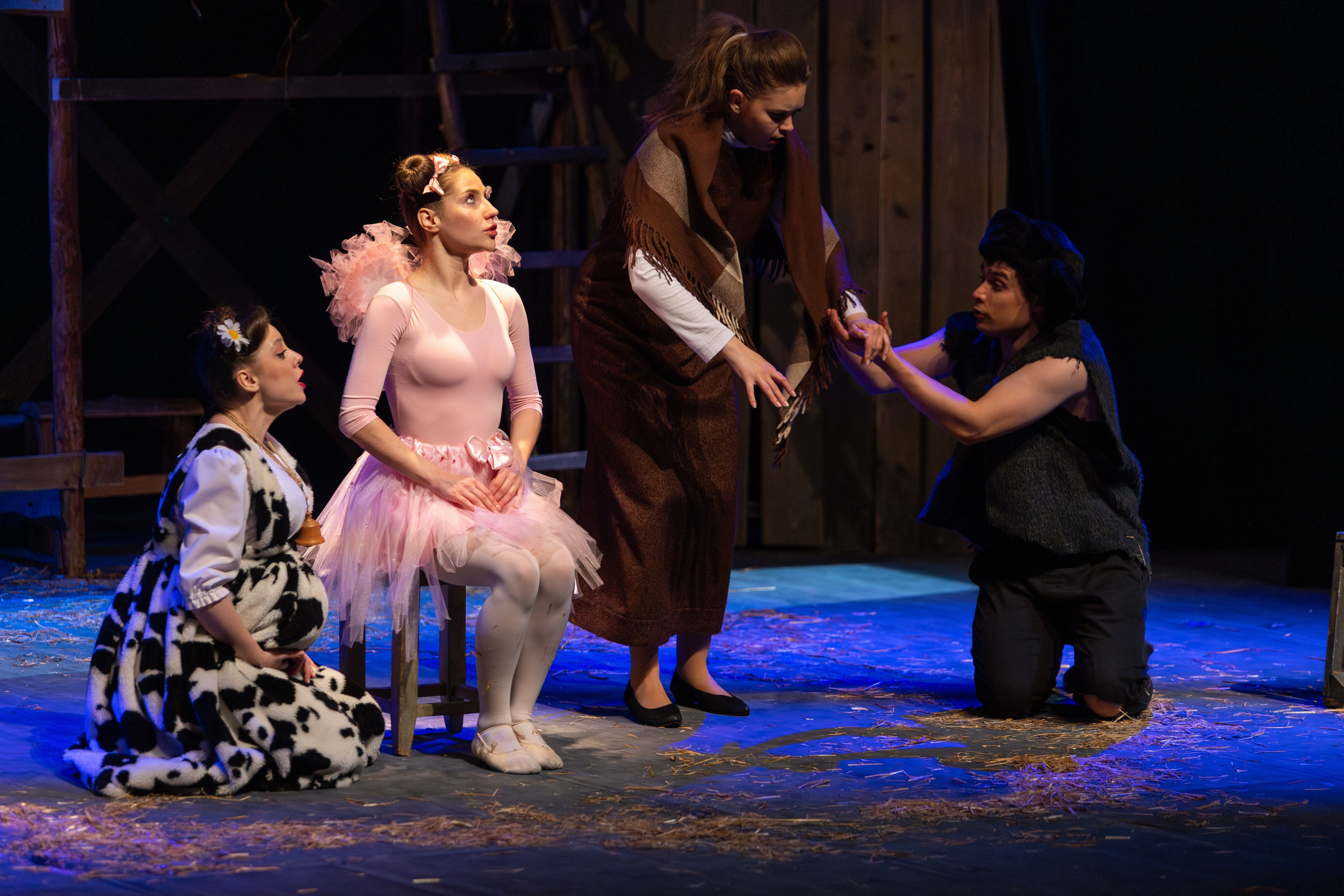 Театр белорусской армии «Очень простая история». Профессиональный интерьерный и репортажный фотограф Минск и РБ. Максим Орлов