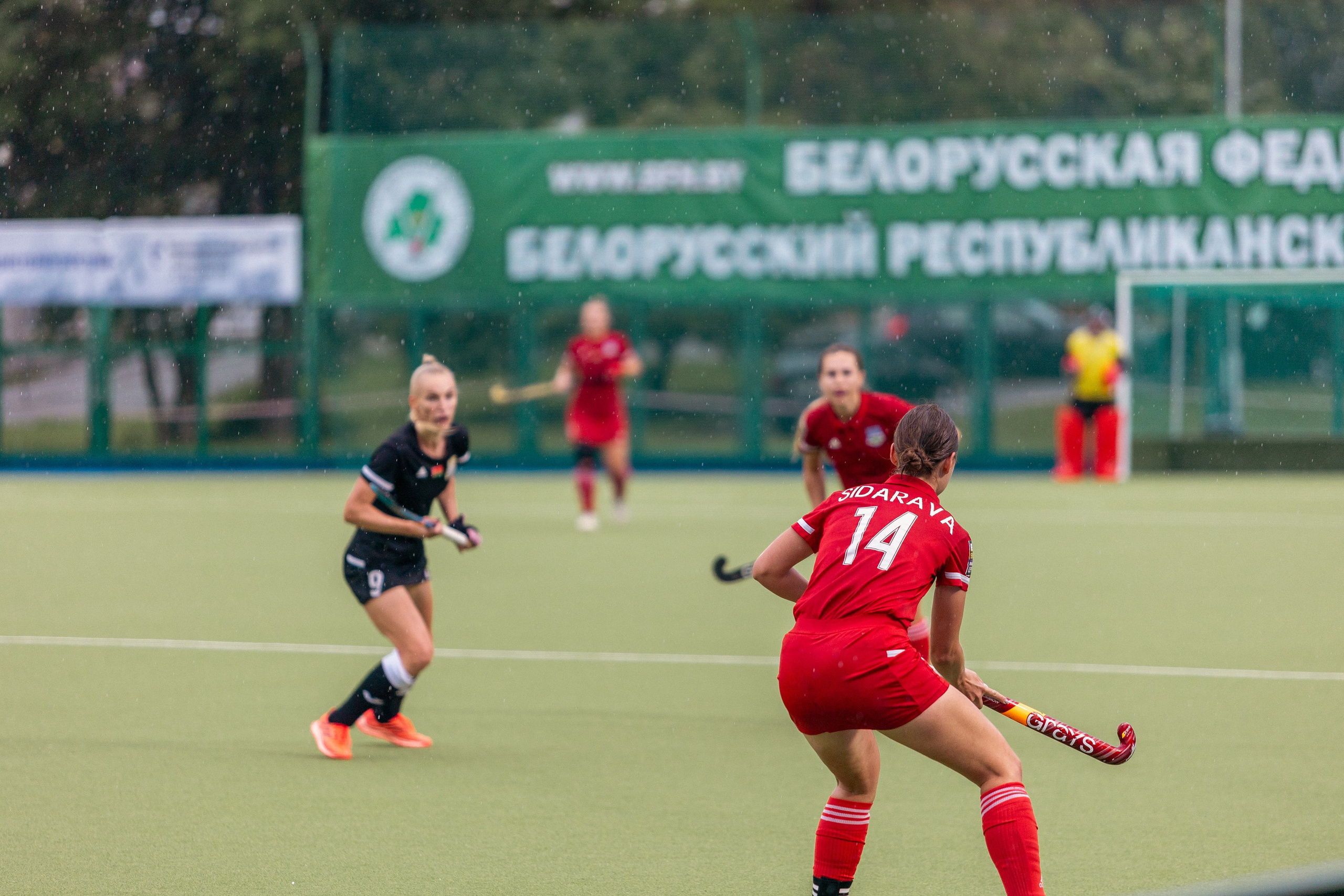 Хоккей на траве. Девушки. ХК Минск — ХК Виктория (Смолевичи) 10.06.2024. Профессиональный интерьерный и репортажный фотограф Минск и РБ. Максим Орлов