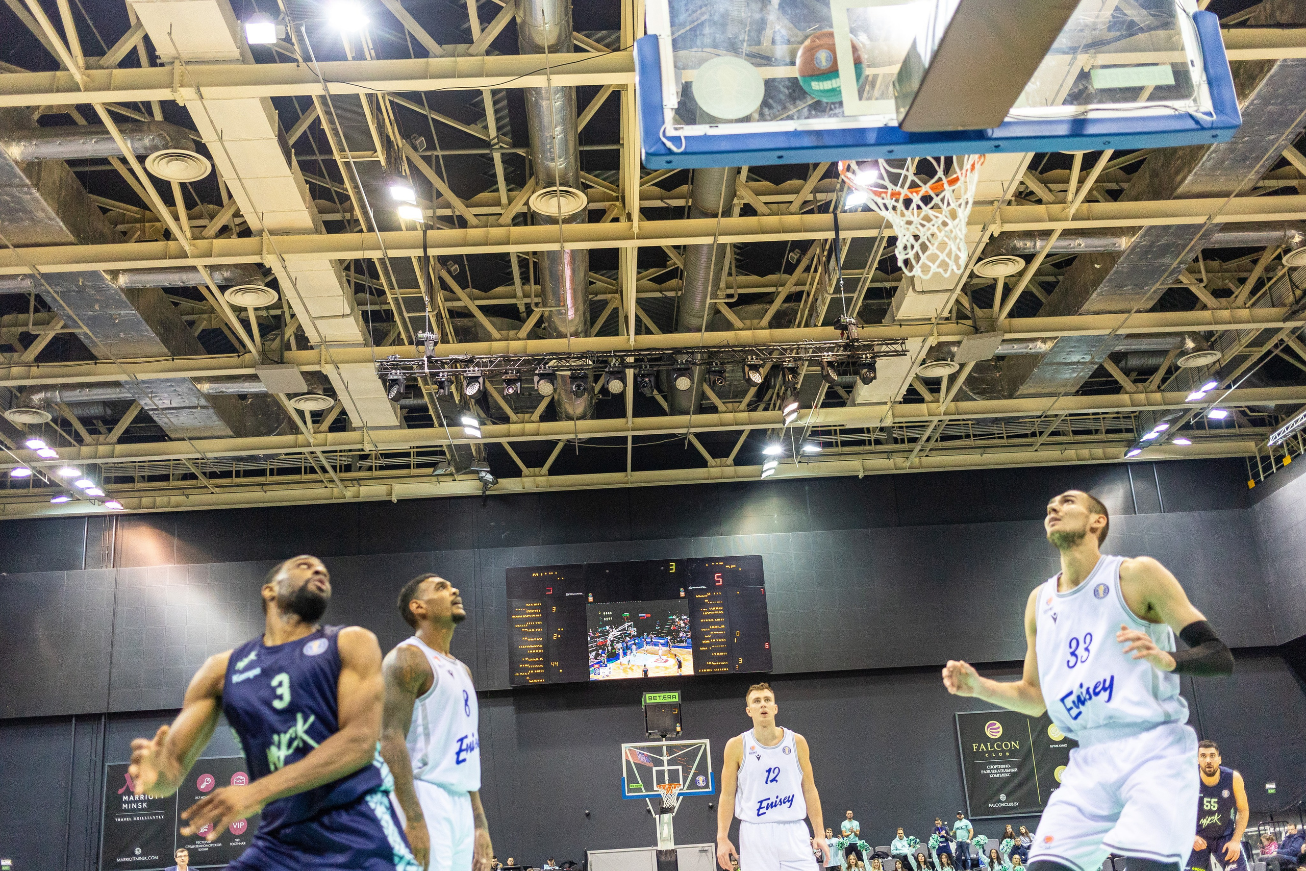 Баскетбол. Лучшие кадры. Минск — Енисей. 11.12.2023. Профессиональный интерьерный и репортажный фотограф Минск и РБ. Максим Орлов