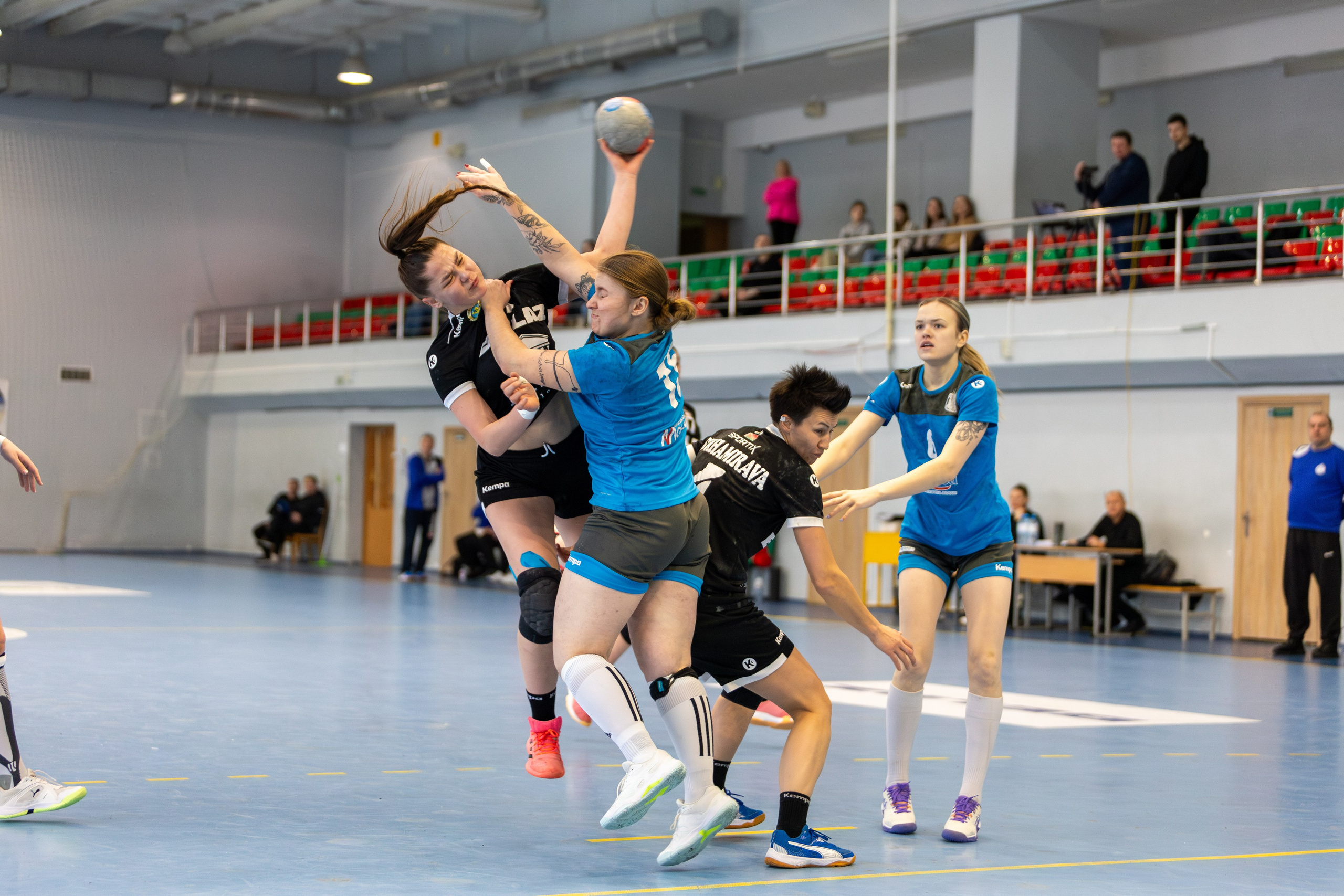 Гандбол. Лучшие кадры. БНТУ — Витебчанка. Профессиональный интерьерный и репортажный фотограф Минск и РБ. Максим Орлов