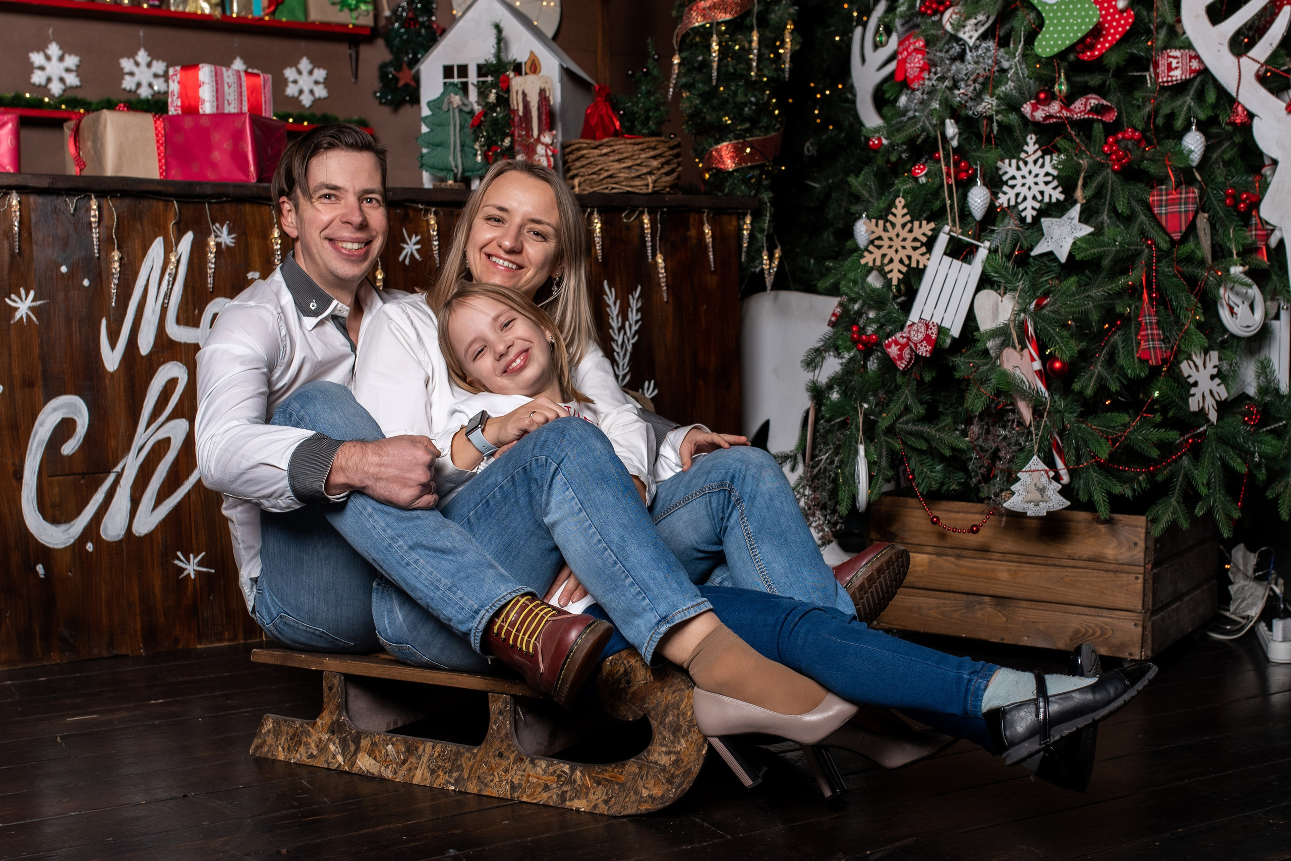 Саша, Аня и Вика (новогодняя). Профессиональный интерьерный и репортажный фотограф Минск и РБ. Максим Орлов