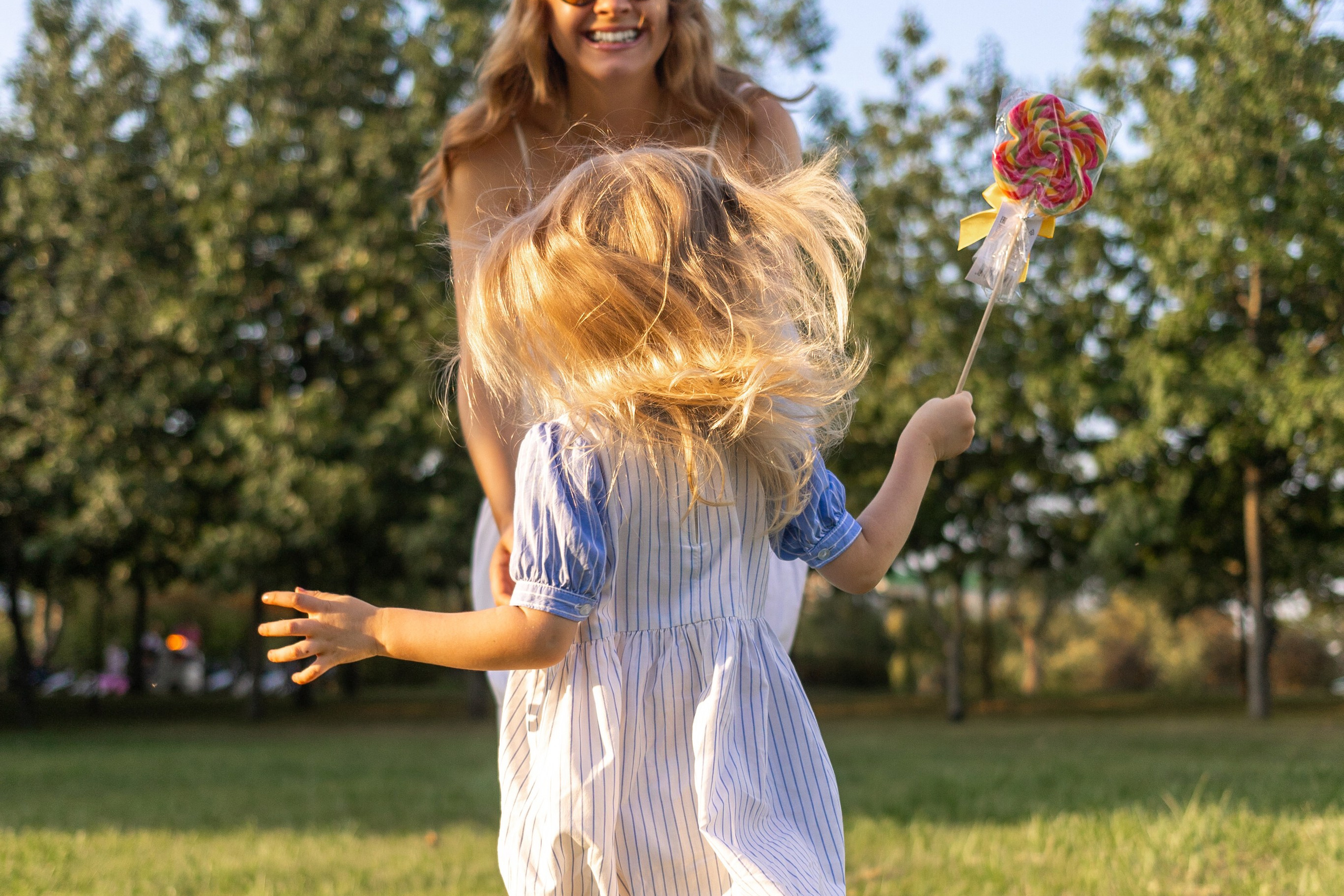 Стеша с мамой. Профессиональный интерьерный и репортажный фотограф Минск и РБ. Максим Орлов