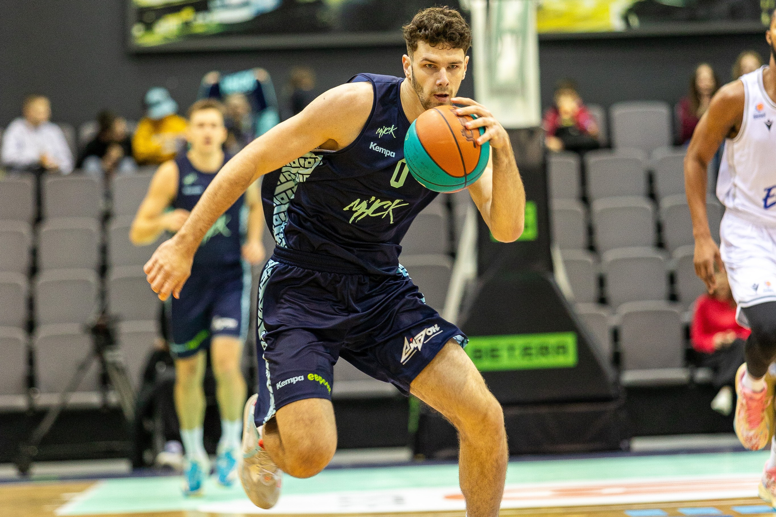 Баскетбол. Лучшие кадры. Минск — Енисей. 11.12.2023. Профессиональный интерьерный и репортажный фотограф Минск и РБ. Максим Орлов