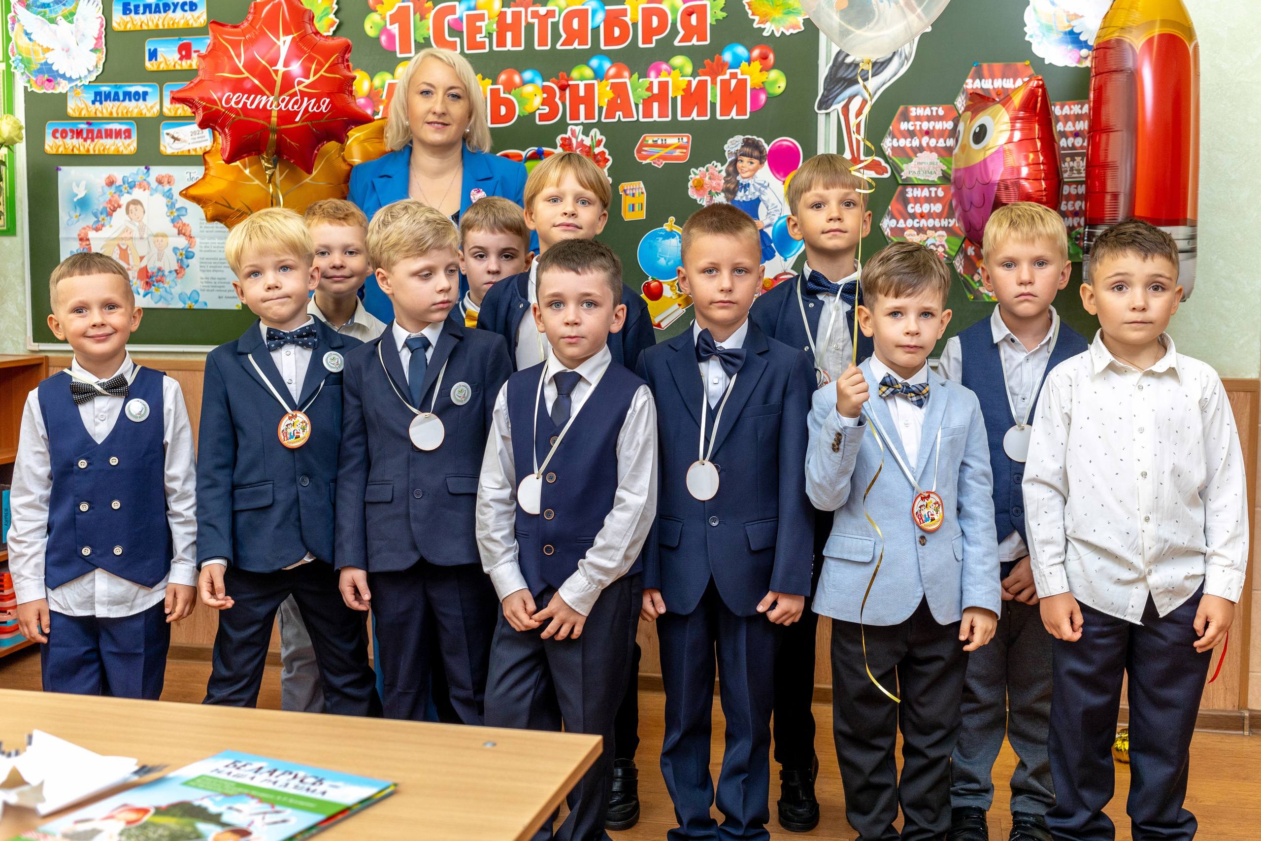 Линейка 1 сентября 2023 г. Профессиональный интерьерный и репортажный фотограф Минск и РБ. Максим Орлов