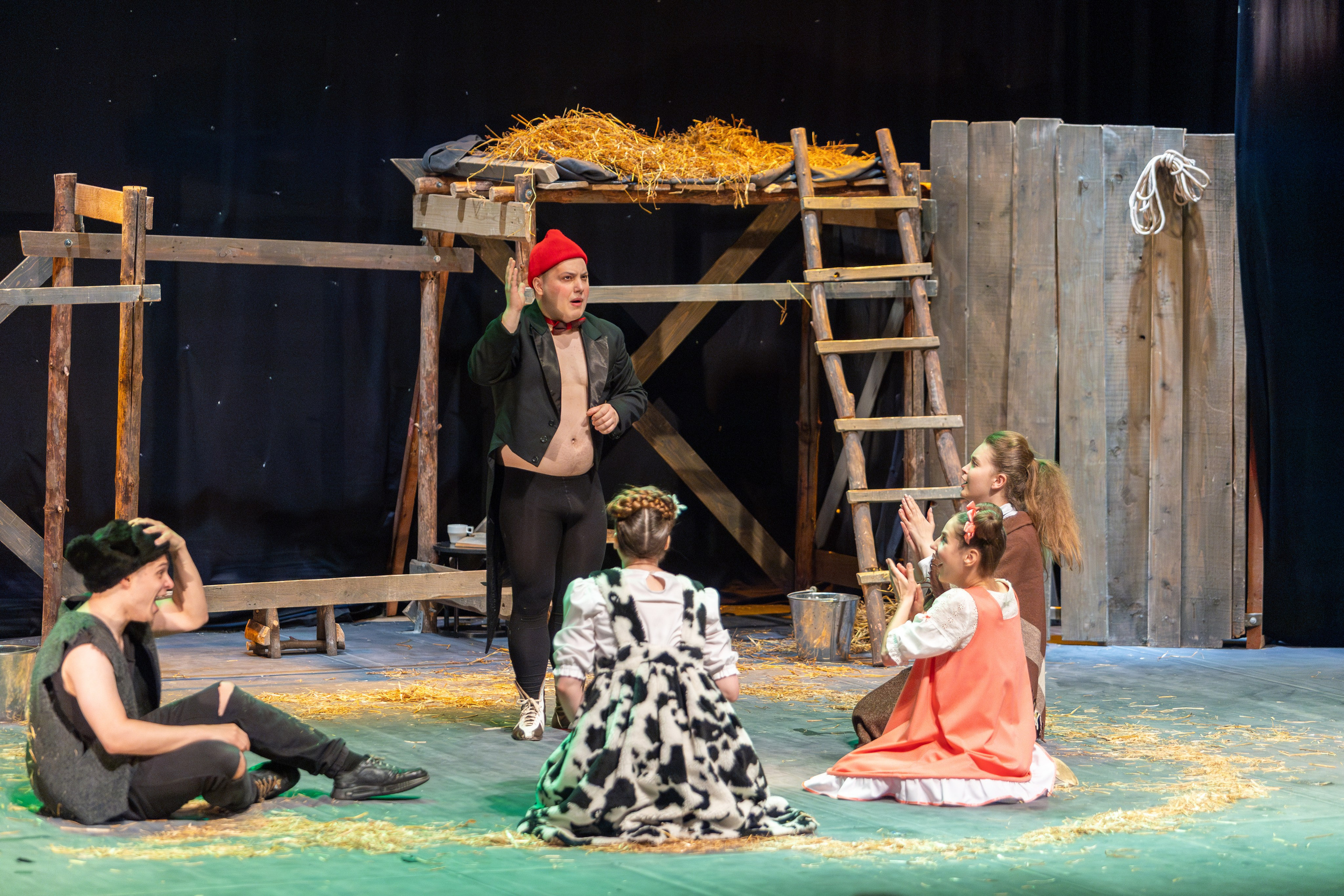 Театр белорусской армии «Очень простая история». Профессиональный интерьерный и репортажный фотограф Минск и РБ. Максим Орлов