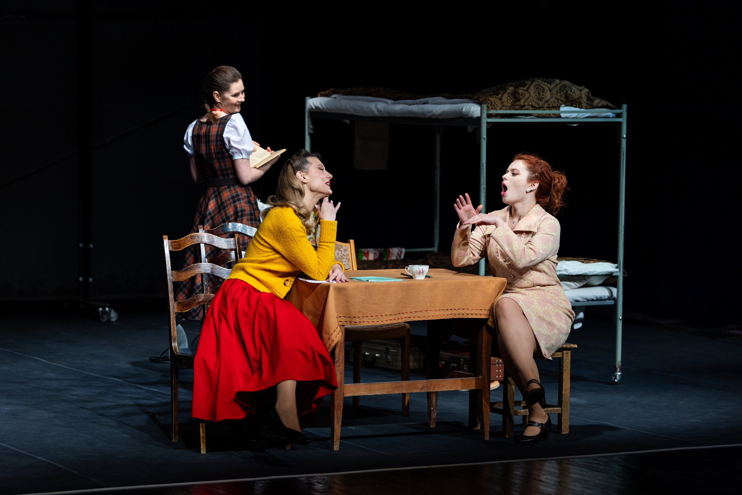 Новый театр «Фабричная девчонка». Профессиональный интерьерный и репортажный фотограф Минск и РБ. Максим Орлов